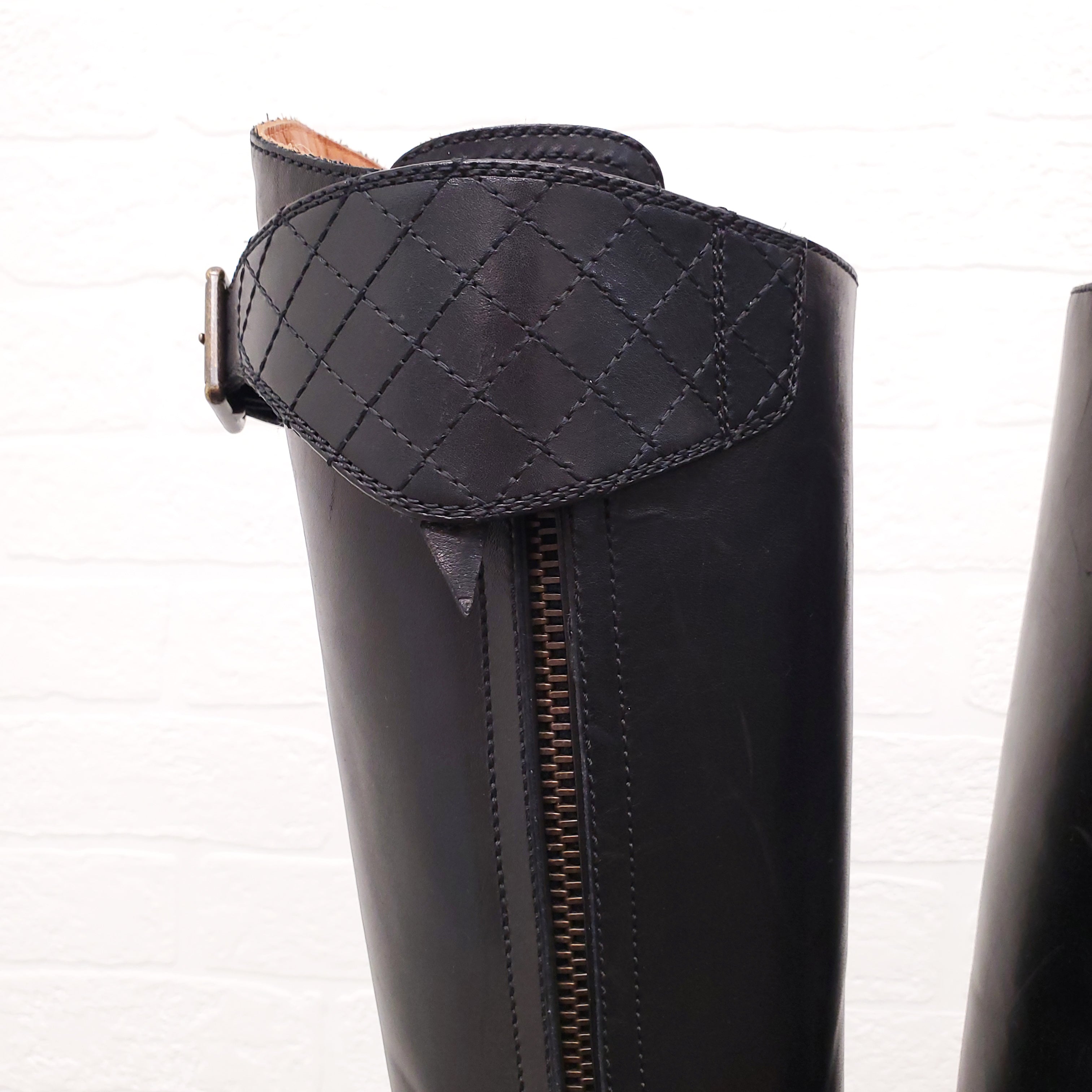 CHANEL BLACK QUILTED RIDING BOOTS WITH BUCKLES - SIZE 39.5