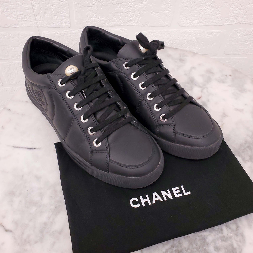 CHANEL BLACK SNEAKERS WITH PEARL DETAIL - SIZE 38.5