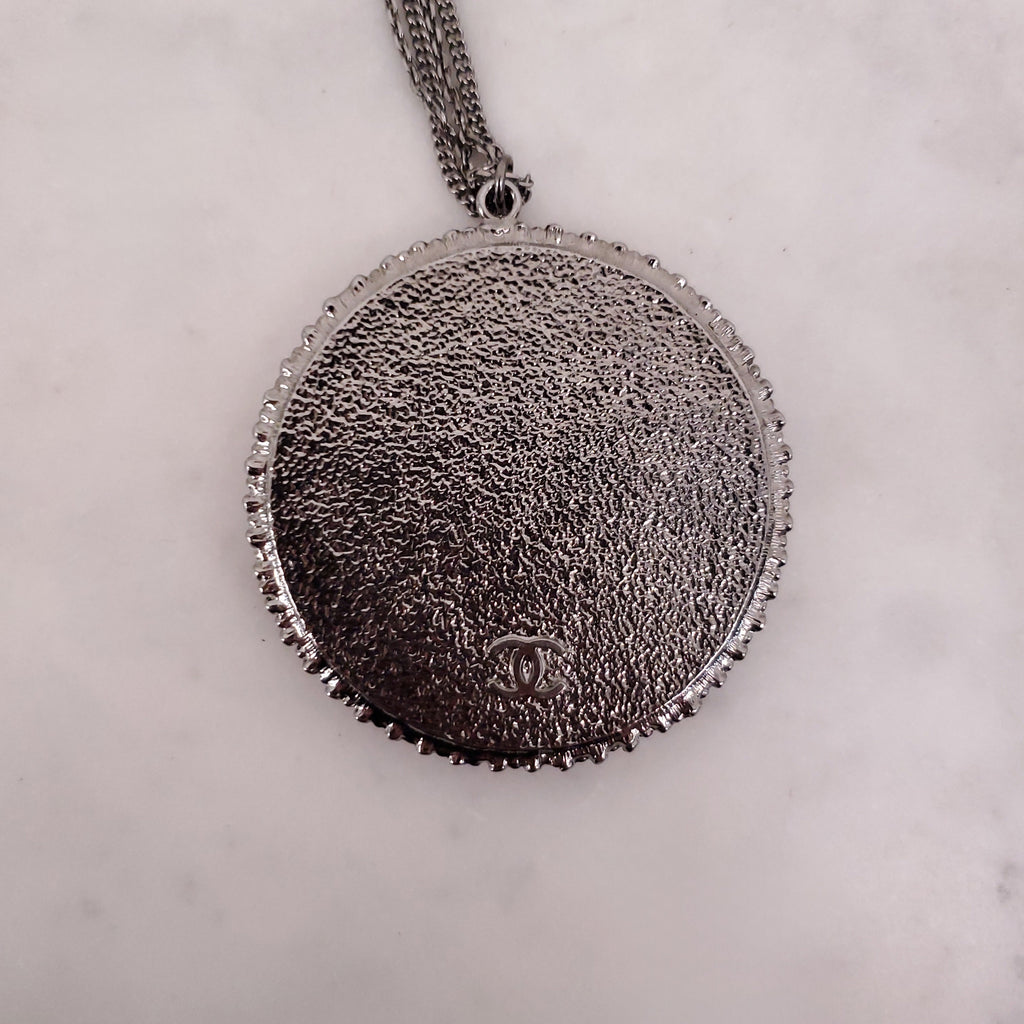 CHANEL BROWN RESIN CIRCLE PENDANT NECKLACE WITH LOGO