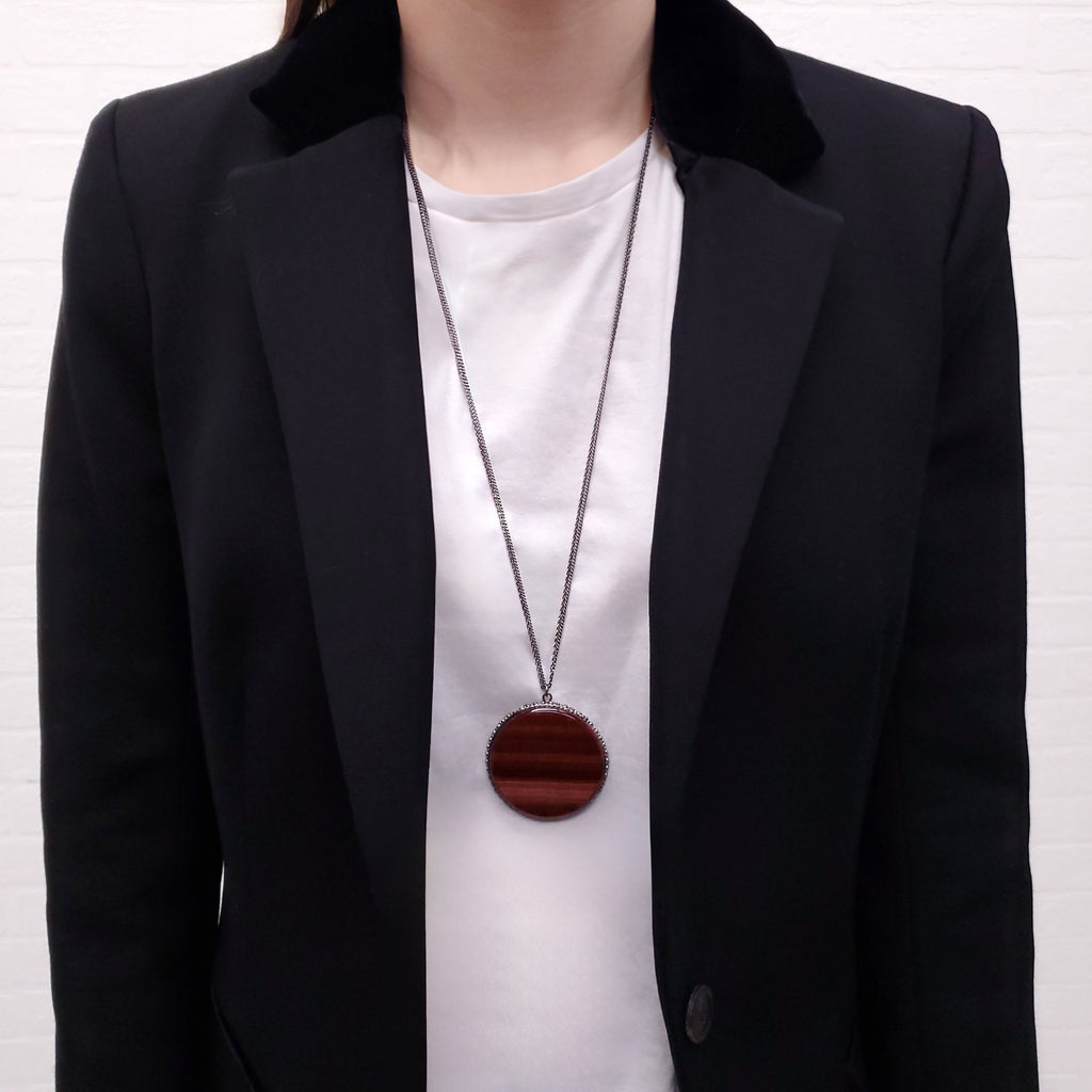 CHANEL BROWN RESIN CIRCLE PENDANT NECKLACE WITH LOGO