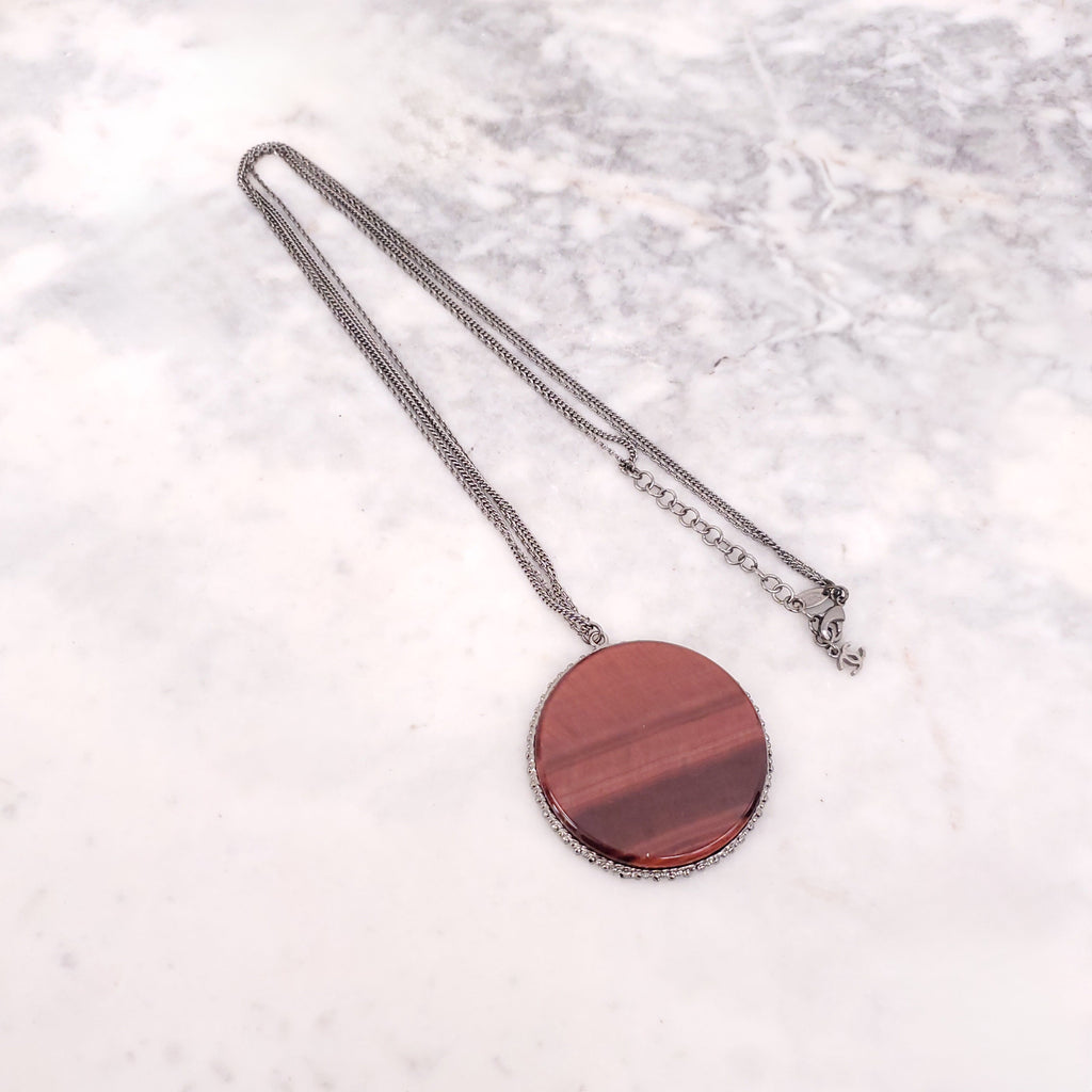 CHANEL BROWN RESIN CIRCLE PENDANT NECKLACE WITH LOGO