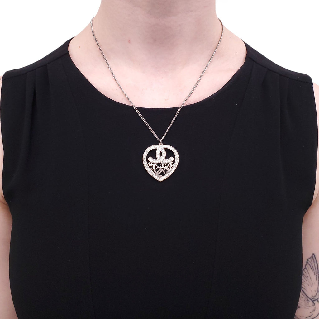 CHANEL CC HEART PEARL AND CRYSTAL GOLD TONE NECKLACE