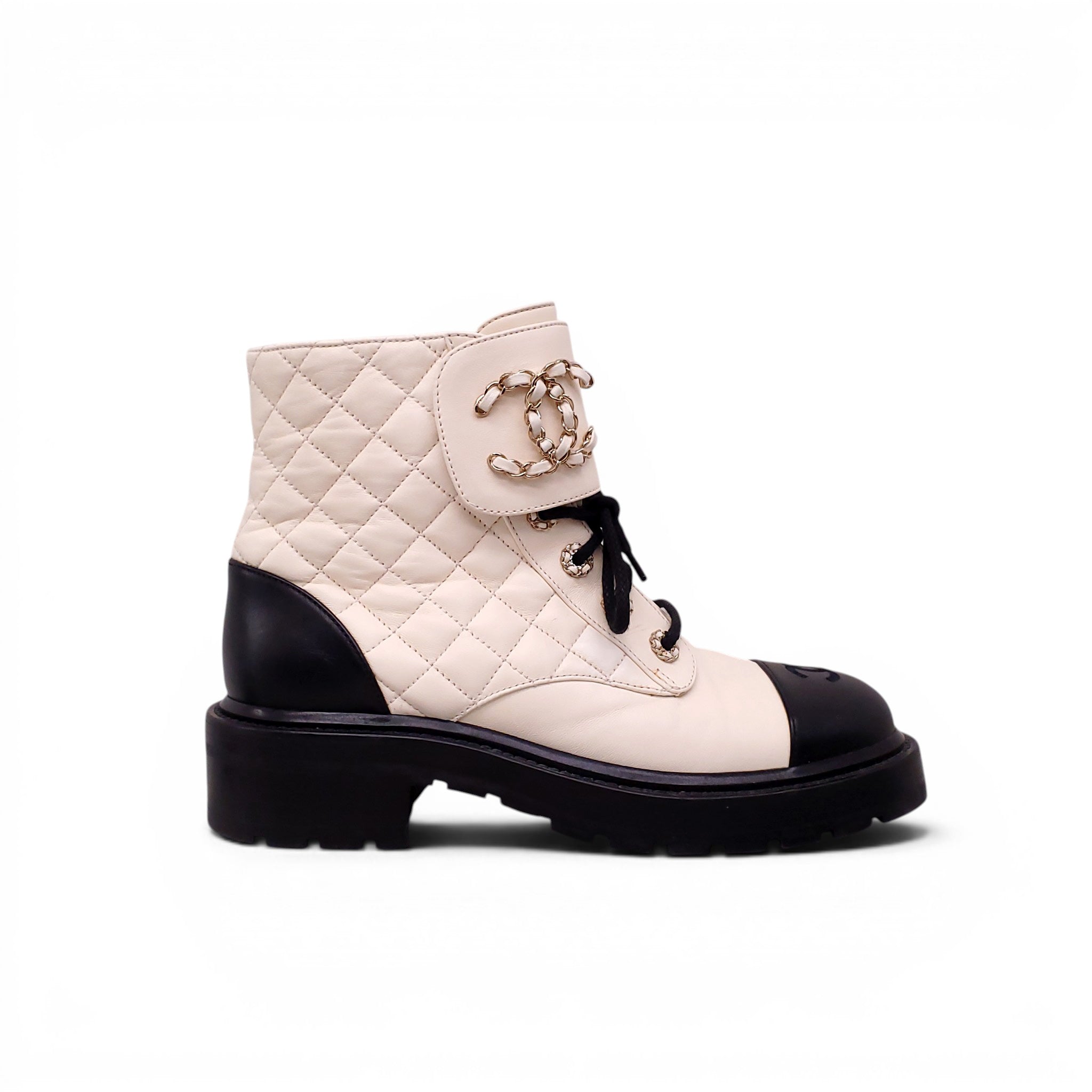 CHANEL CREAM AND BLACK QUILTED MOTORCYCLE BOOTS WITH CC LOGO - SIZE 38.5