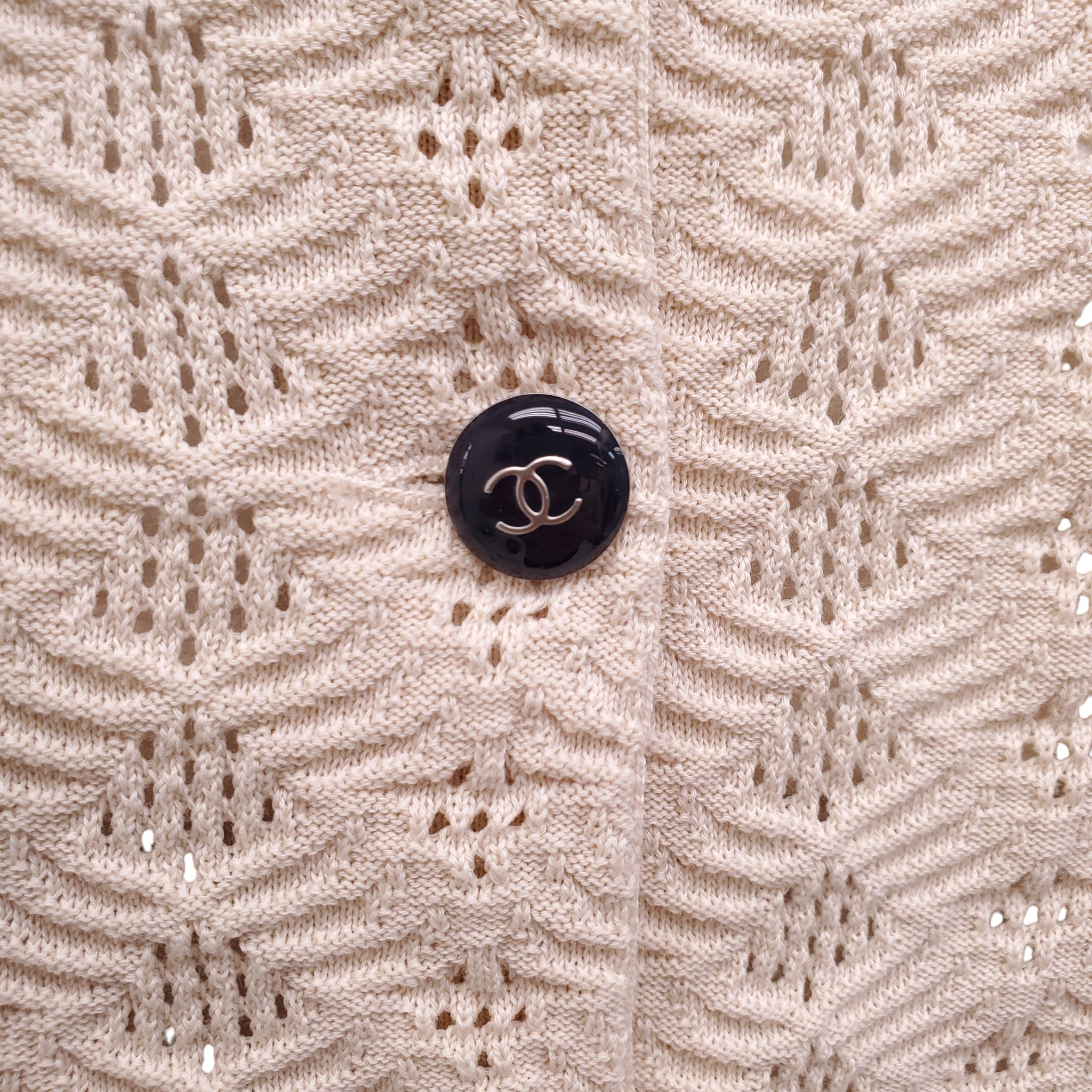 CHANEL CREAM AND NAVY 2-PIECE KNIT SKIRT SET - SIZE 36