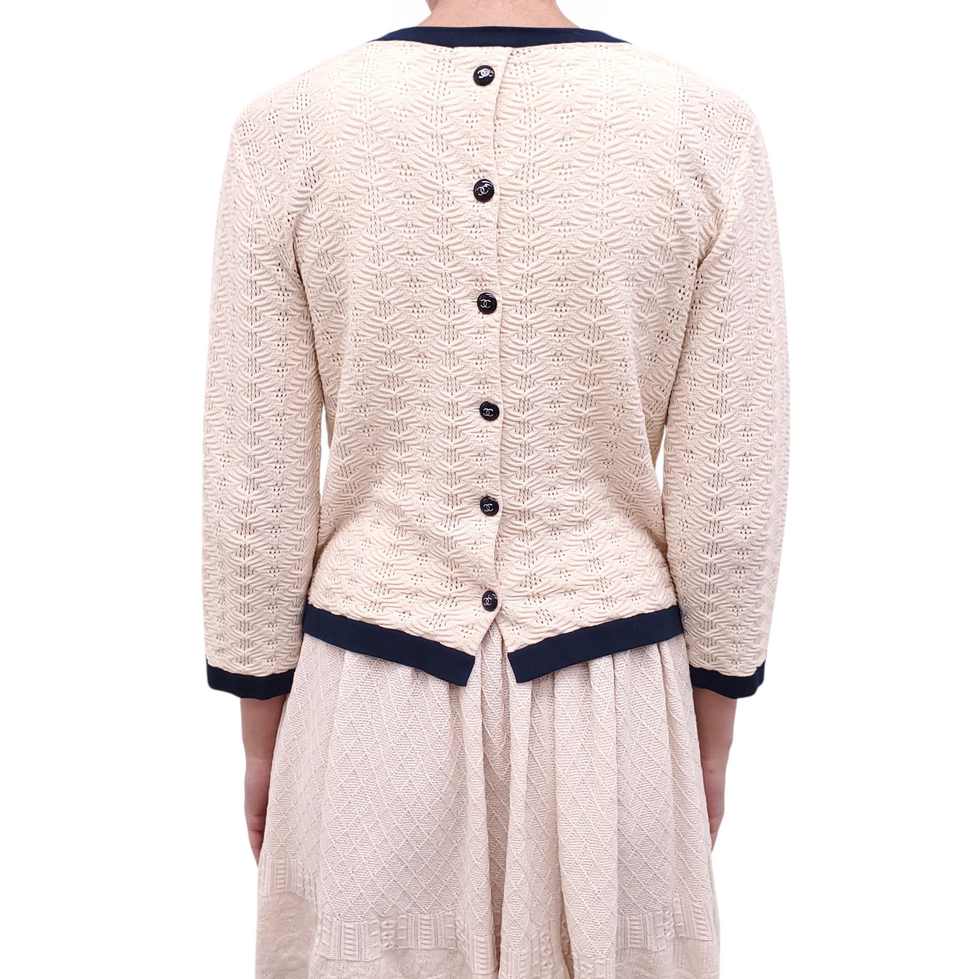 CHANEL CREAM AND NAVY 2-PIECE KNIT SKIRT SET - SIZE 36