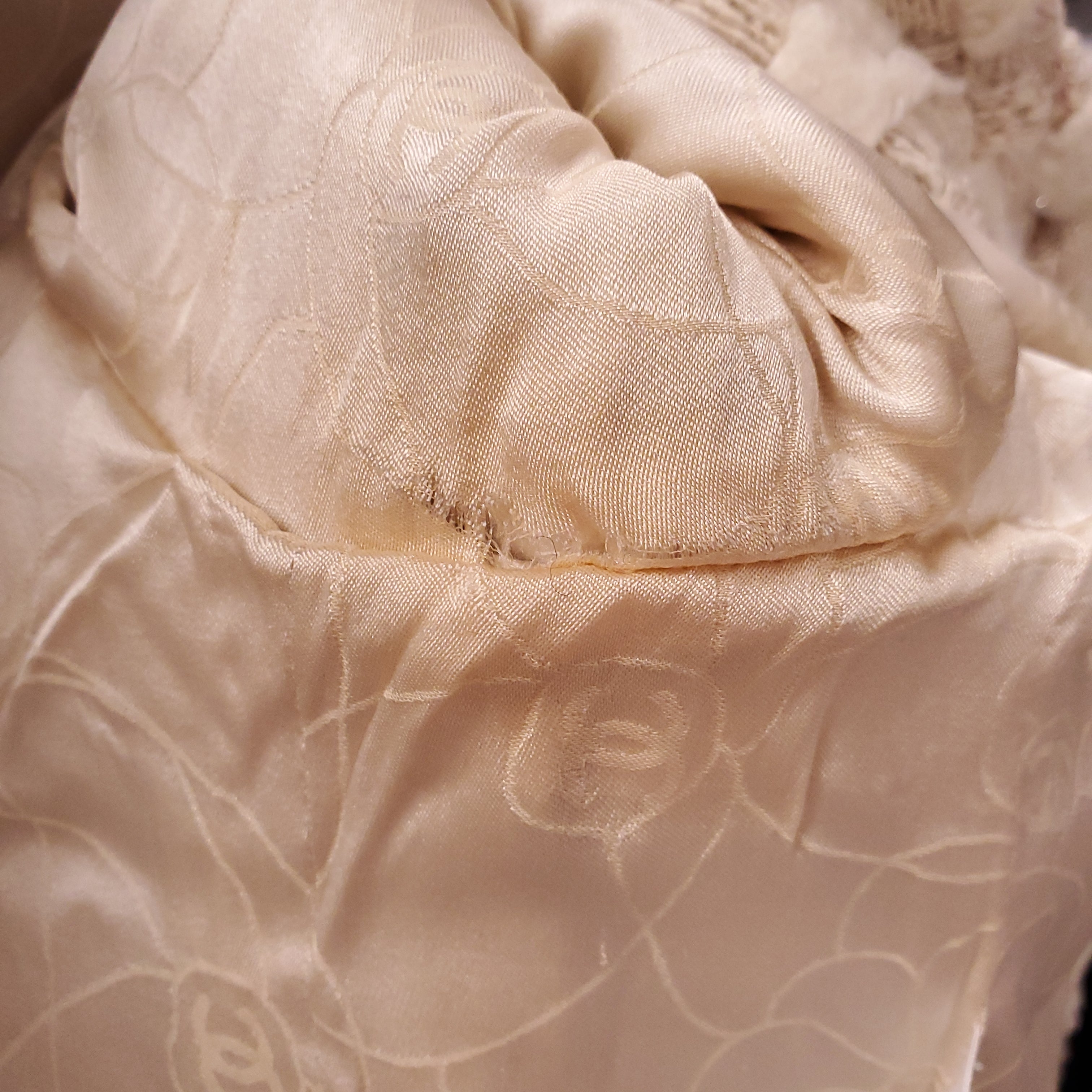 CHANEL F/W 2005 CREAM TWEED FRINGE JACKET WITH PEARL BUTTONS - SIZE 40