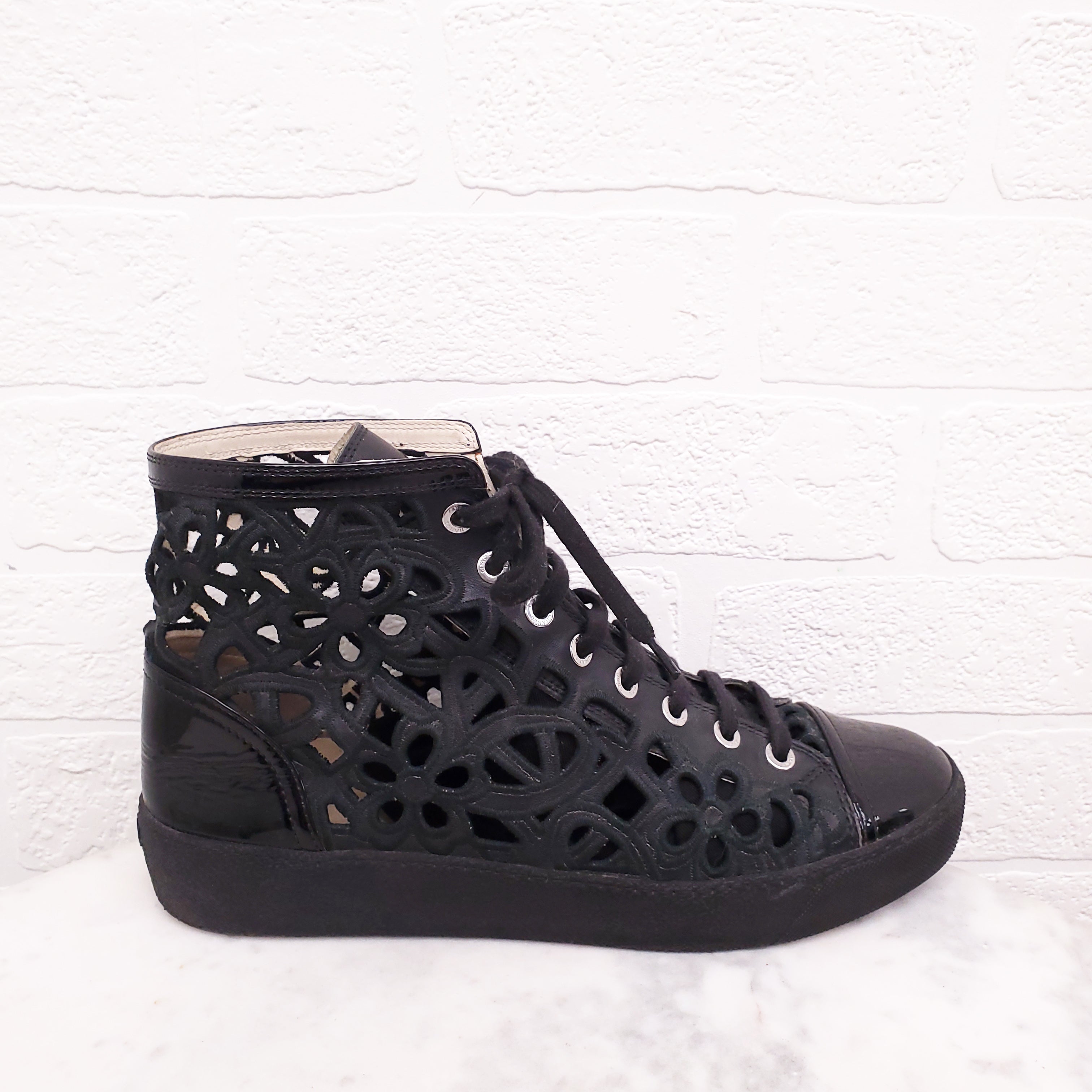 CHANEL LACE BLACK HIGHTOP SNEAKERS - SIZE 40