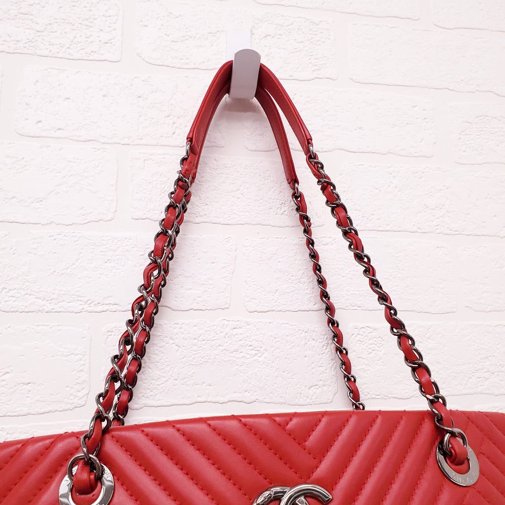 CHANEL RED LEATHER CROSSING LARGE SHOPPING TOTE