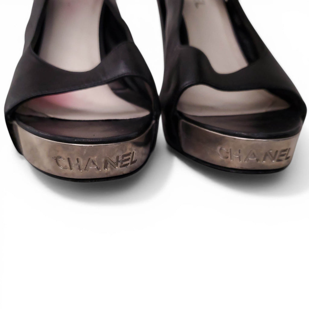 CHANEL VINTAGE BLACK LEATHER PEEP TOE HEELS WITH SILVER LOGO SOLES - SIZE 40.5