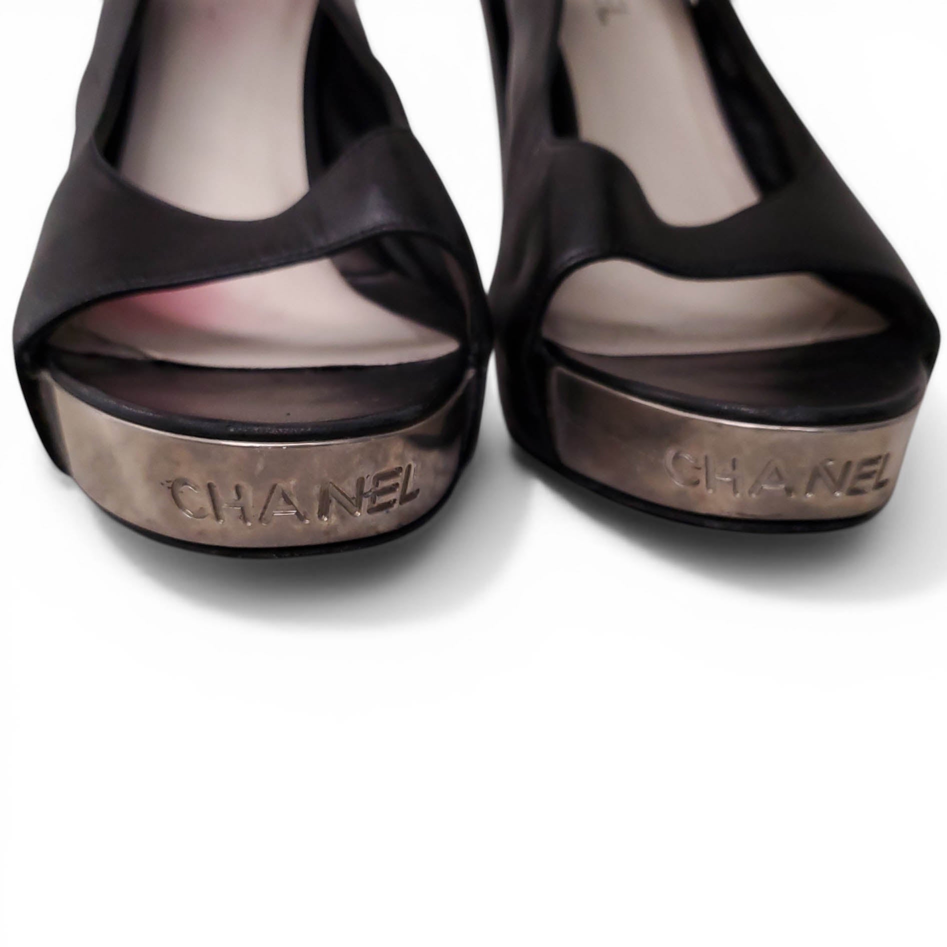 CHANEL VINTAGE BLACK LEATHER PEEP TOE HEELS WITH SILVER LOGO SOLES - SIZE 40.5