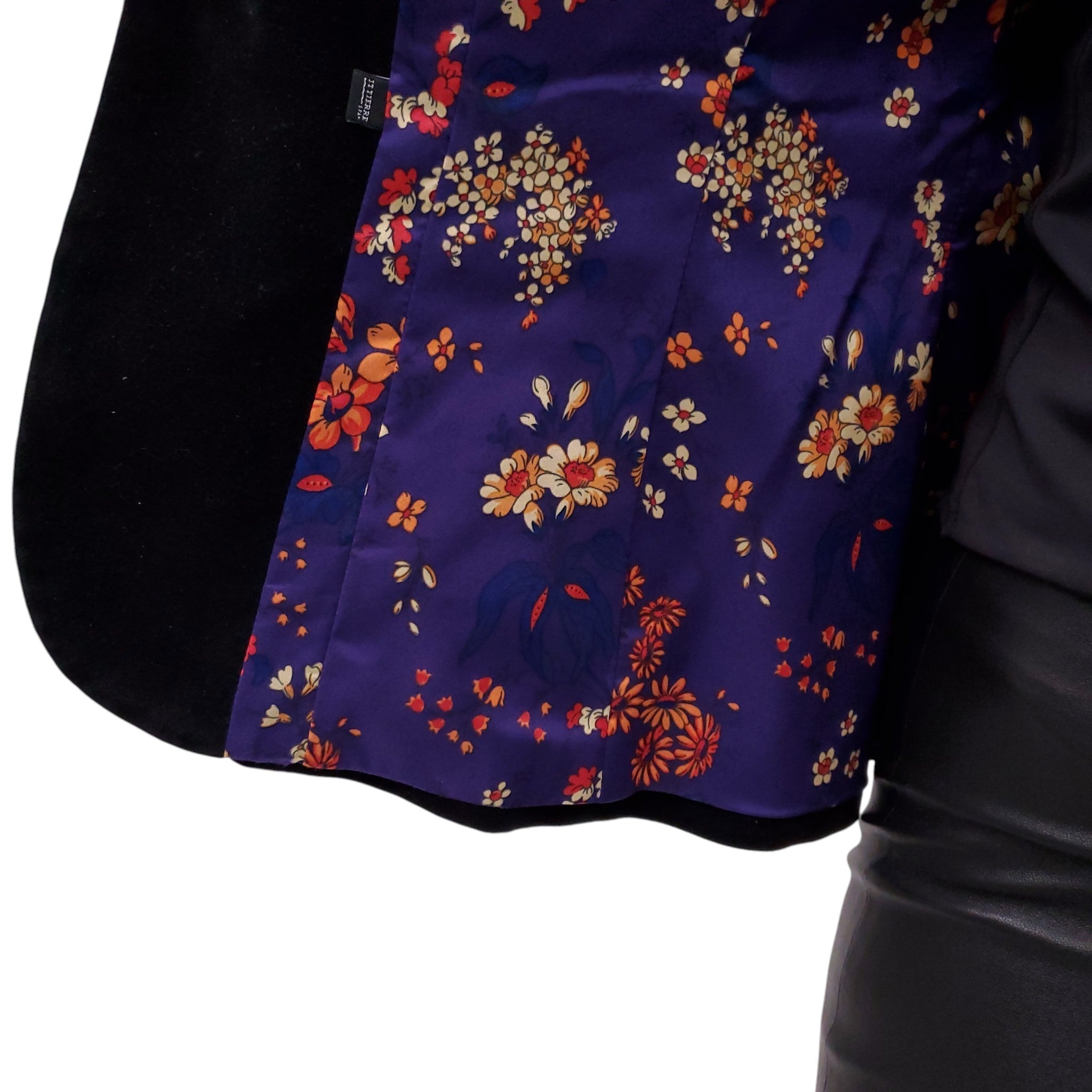 D&G DOLCE & GABBANA BLACK VELVET BLAZER WITH FLORAL LINING - SIZE 44