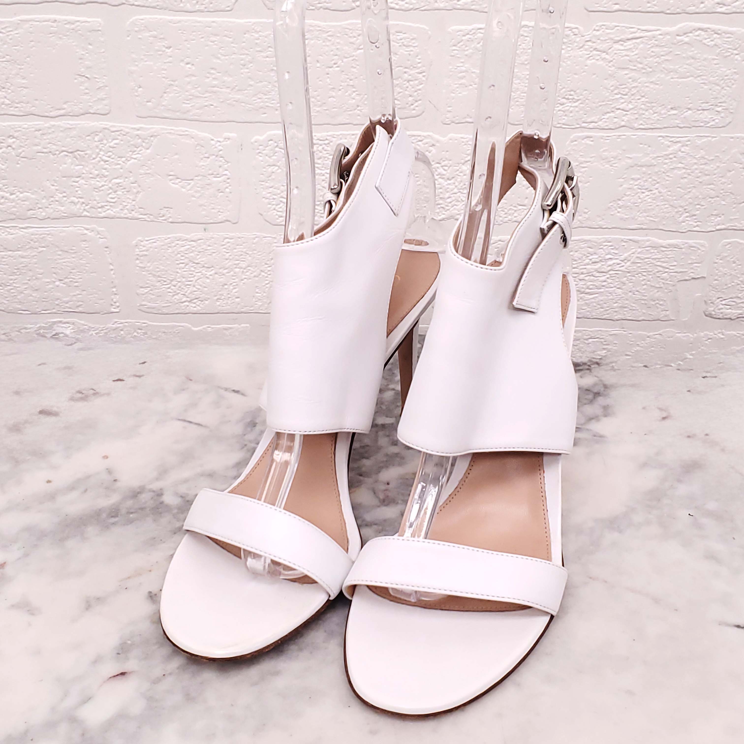 GIANVITO ROSSI WHITE LEATHER BUCKLE PEEP TOE HEELS - SIZE 40