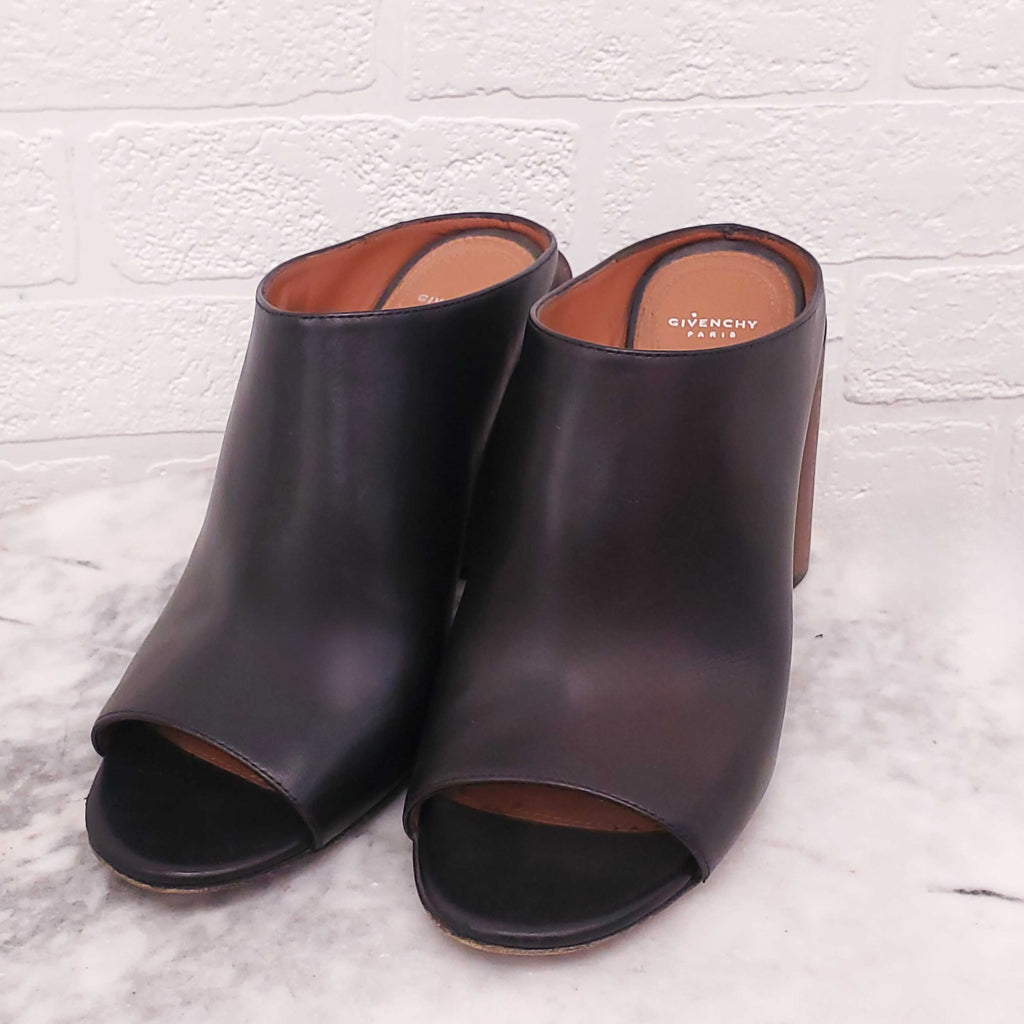 GIVENCHY BLACK LEATHER MULES WITH ROUND WOOD BLOCK HEEL - SIZE 40