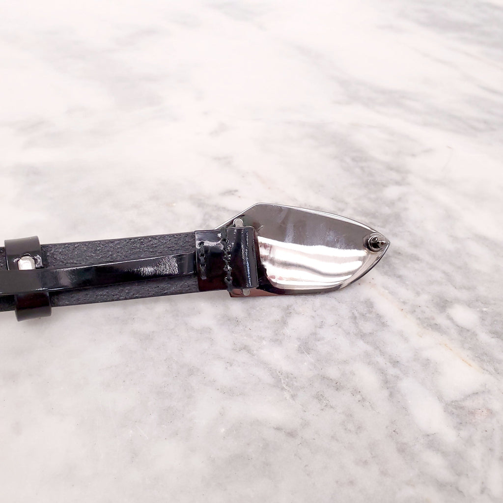 GUCCI BLACK PATENT BELT WITH SILVER LOGO DETAIL - SIZE 80