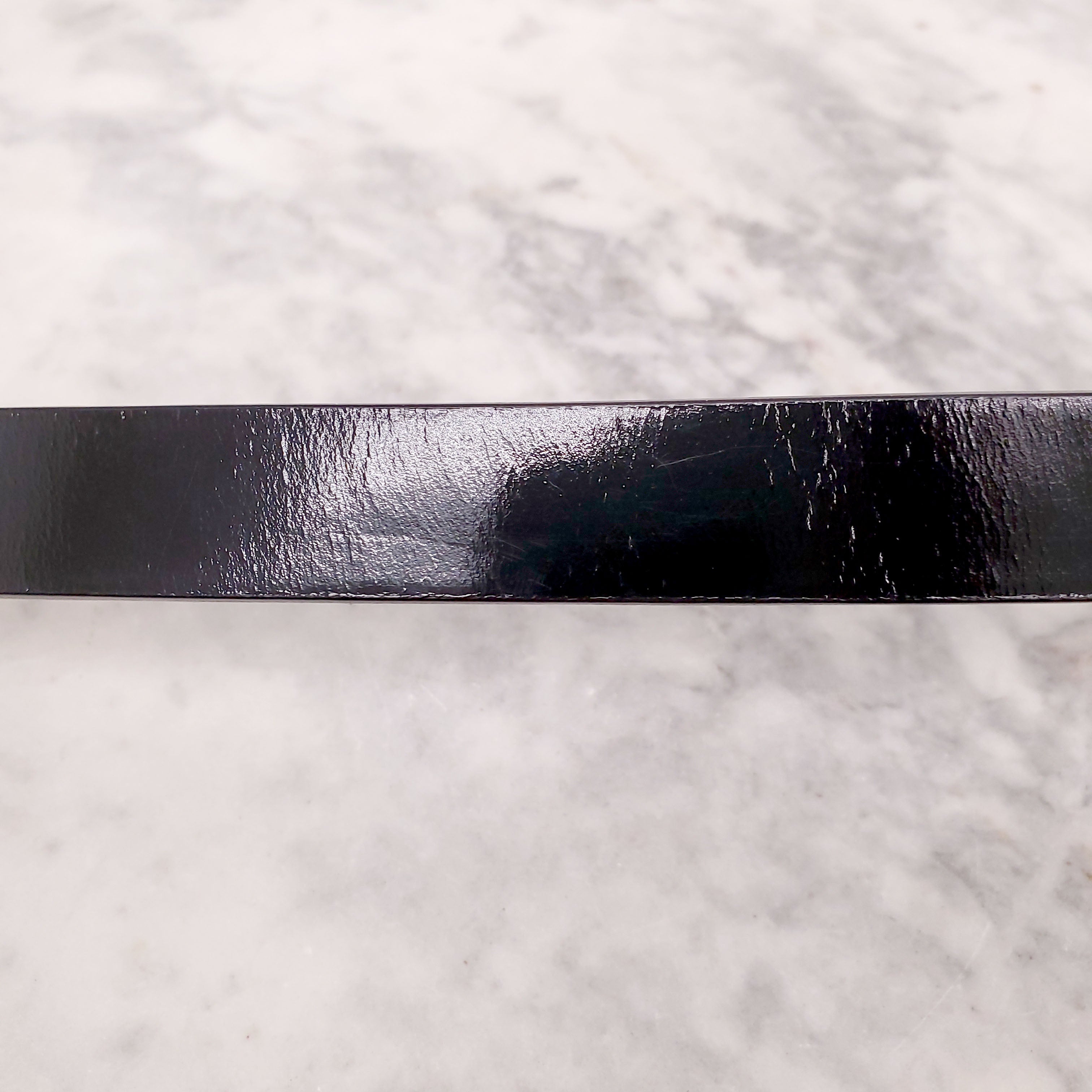 GUCCI BLACK PATENT BELT WITH SILVER LOGO DETAIL - SIZE 80