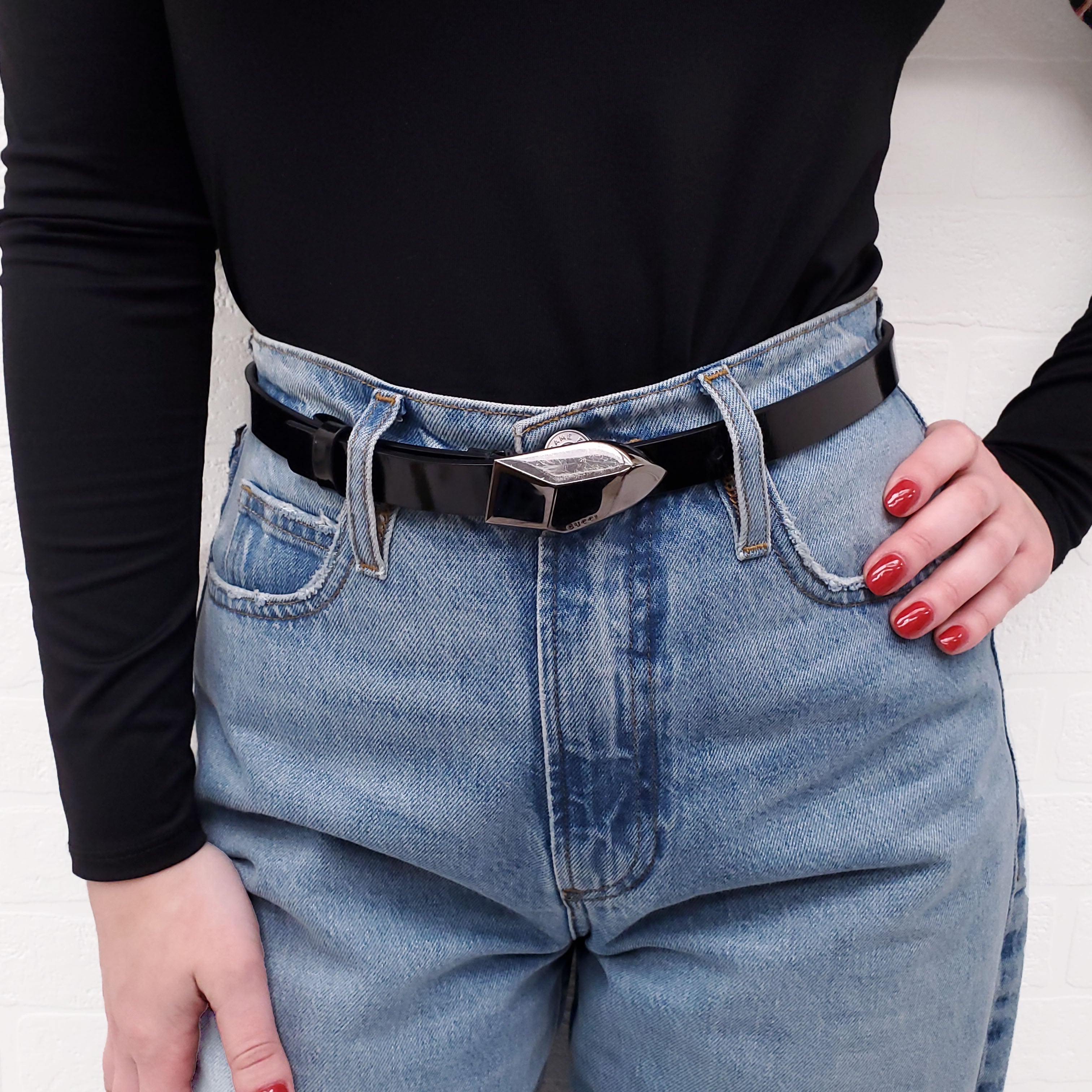 GUCCI BLACK PATENT BELT WITH SILVER LOGO DETAIL - SIZE 80