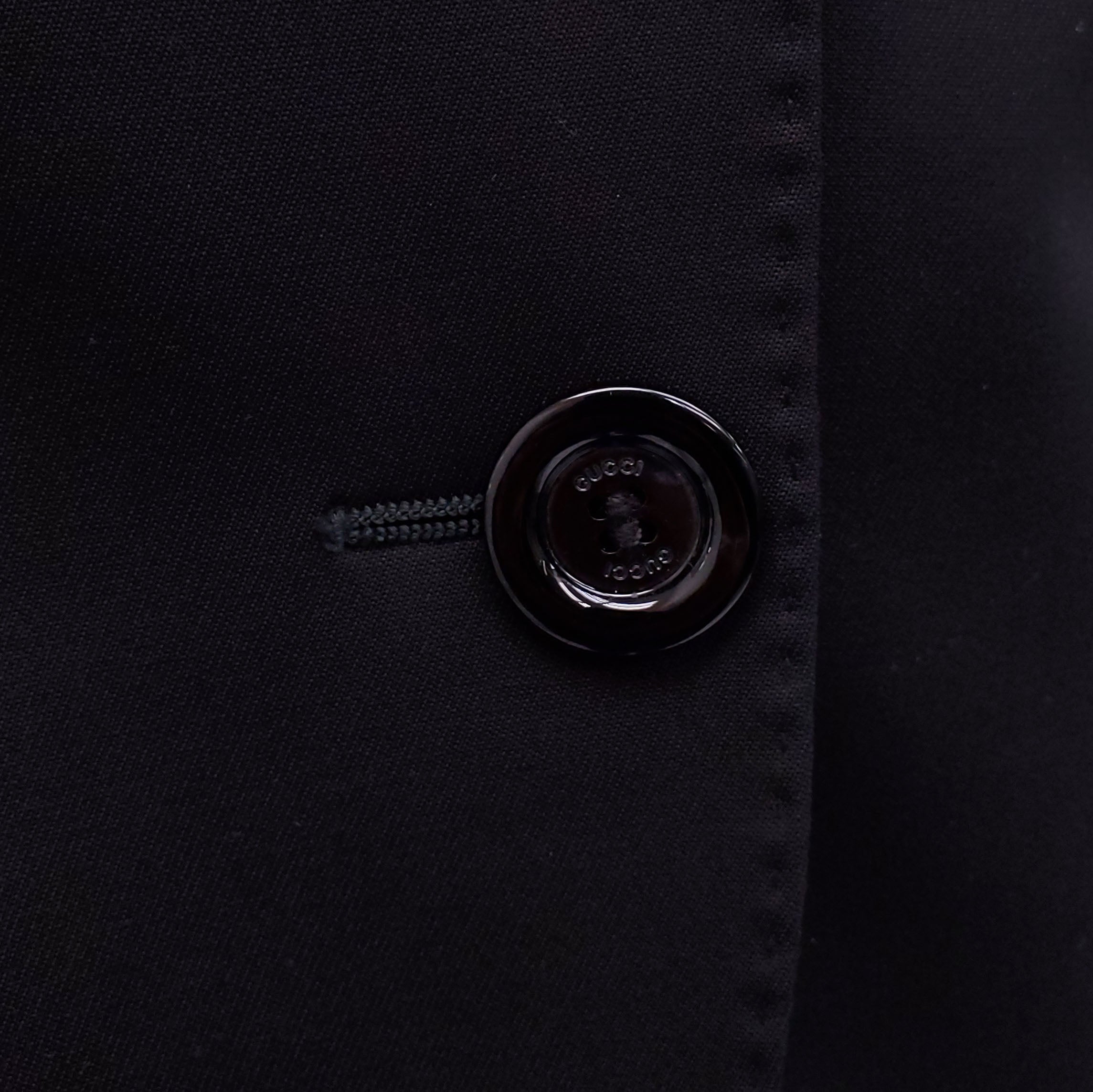 GUCCI BLACK SUIT WITH PLEATED SLEEVE DETAIL - SIZE 6