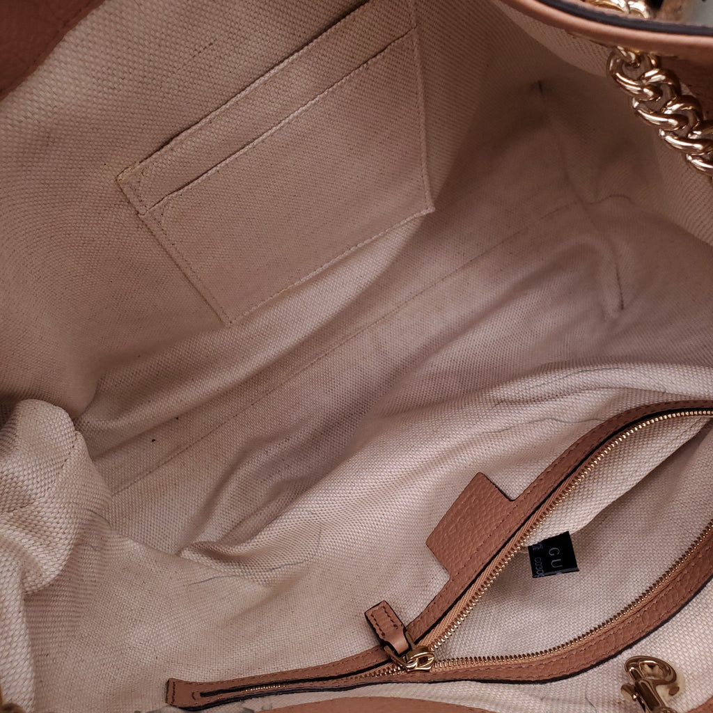 GUCCI BLUSH PINK MEDIUM SOHO TASSLE LOGO CHAIN BAG