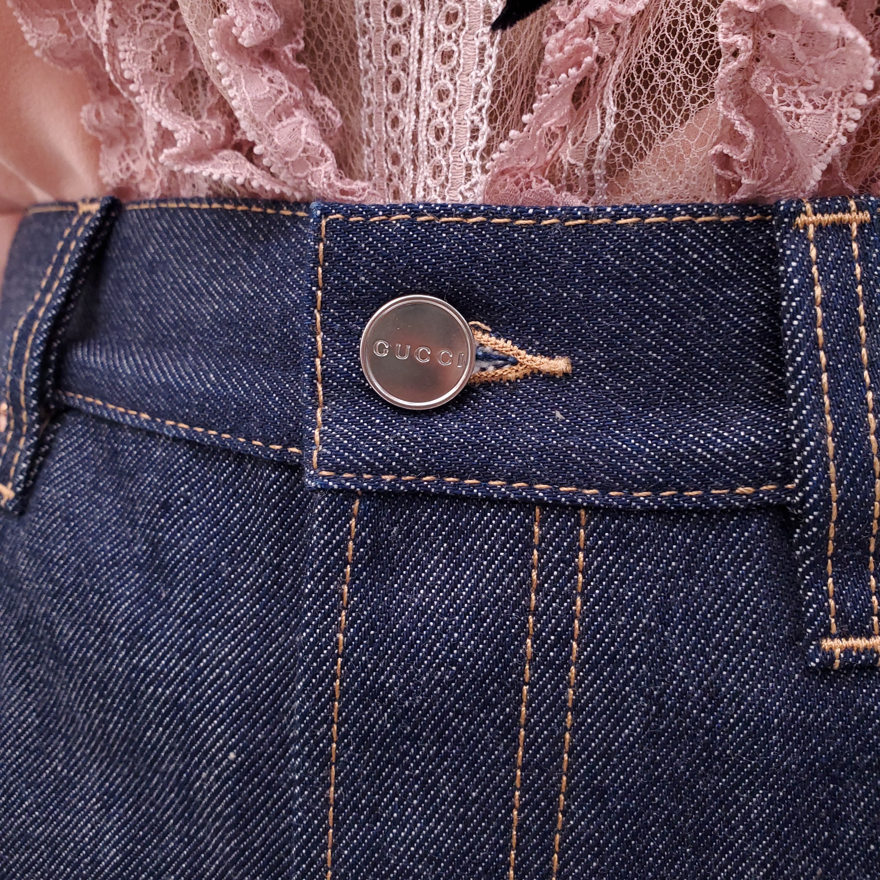 GUCCI DARK WASH JEANS WITH LOGO SLITS - SIZE 27