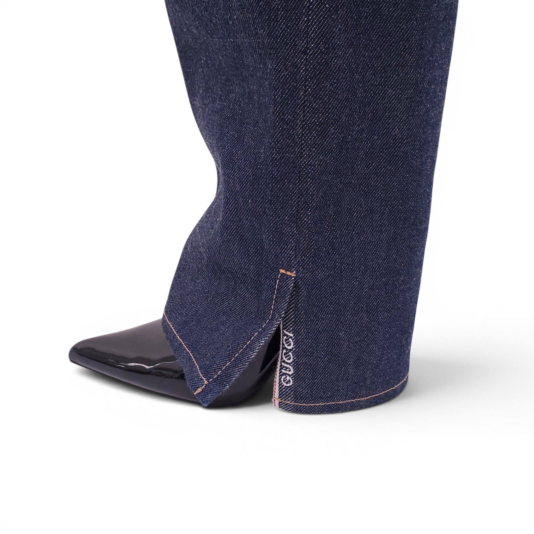 GUCCI DARK WASH JEANS WITH LOGO SLITS - SIZE 27
