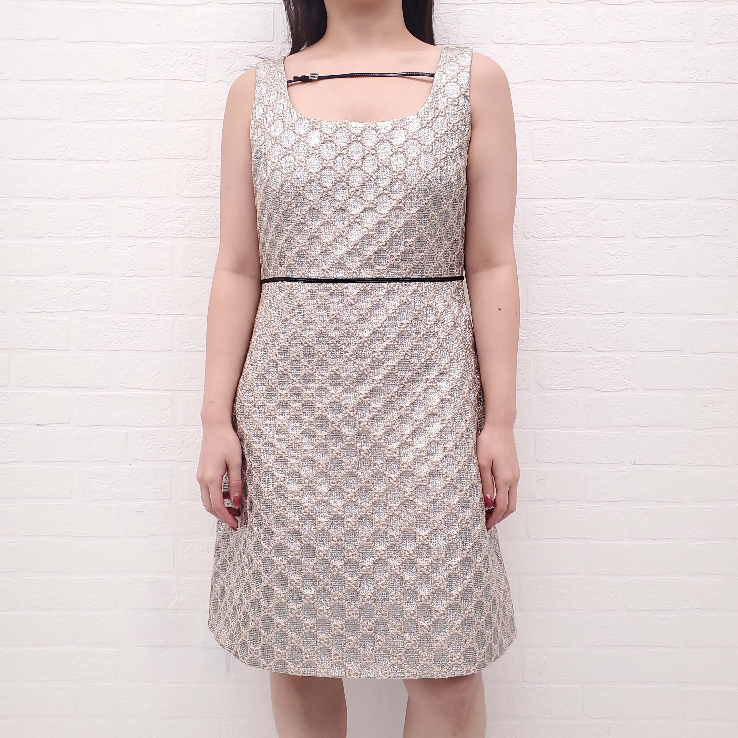 GUCCI SILVER LOGO DRESS WITH LEATHER BUCKLE DETAIL - SIZE 44