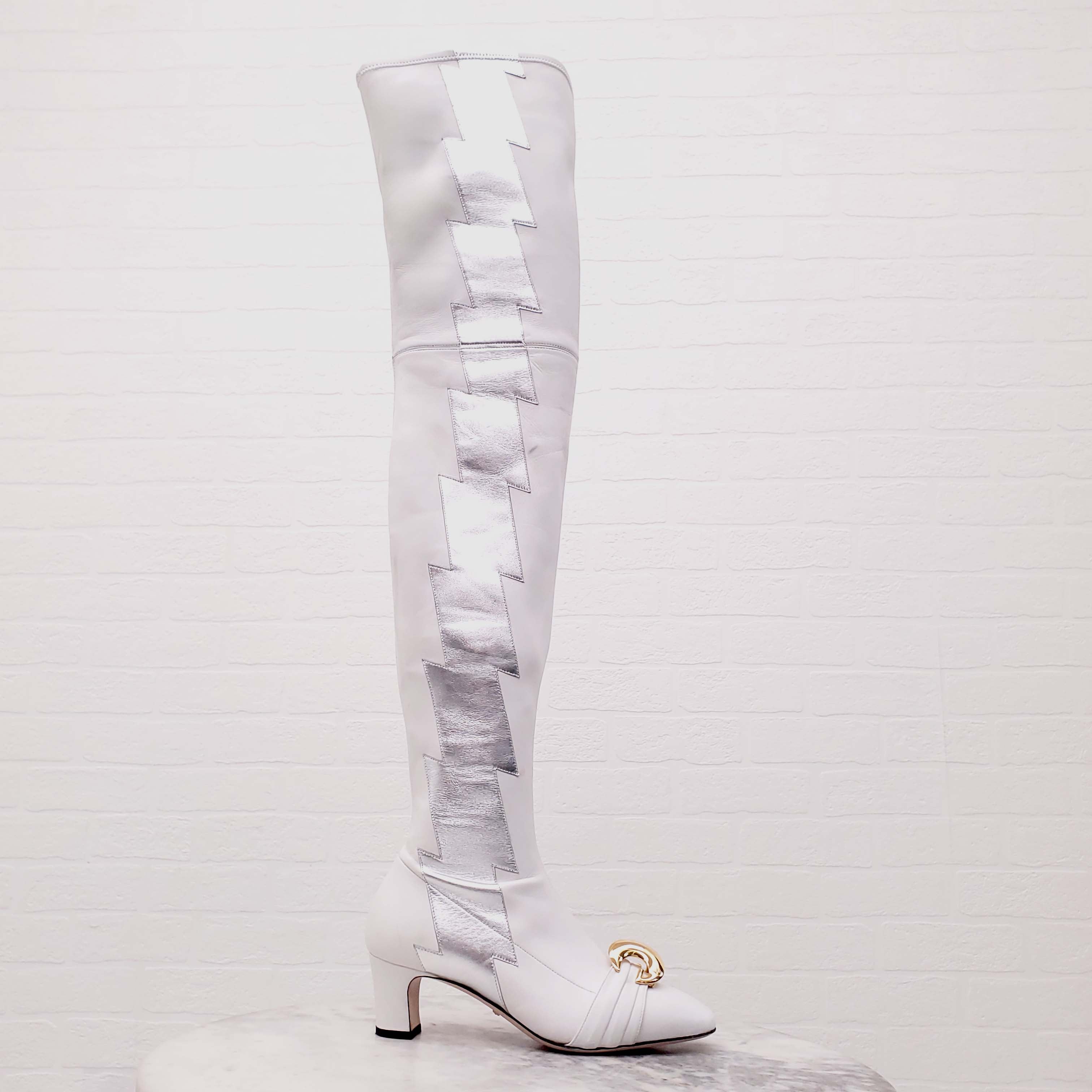 GUCCI WHITE BOOTS WITH SILVER STRIKE - SIZE 36