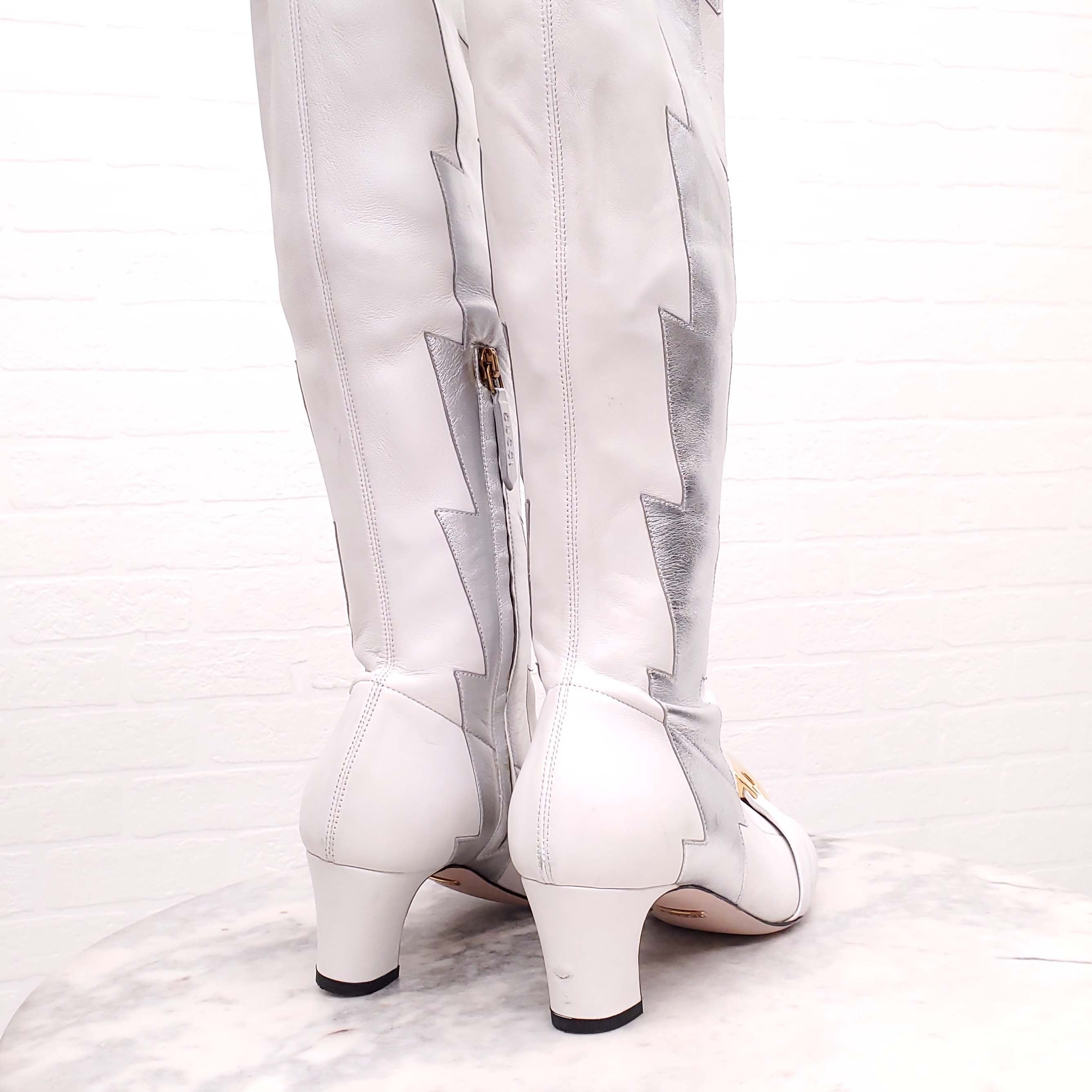 GUCCI WHITE BOOTS WITH SILVER STRIKE - SIZE 36