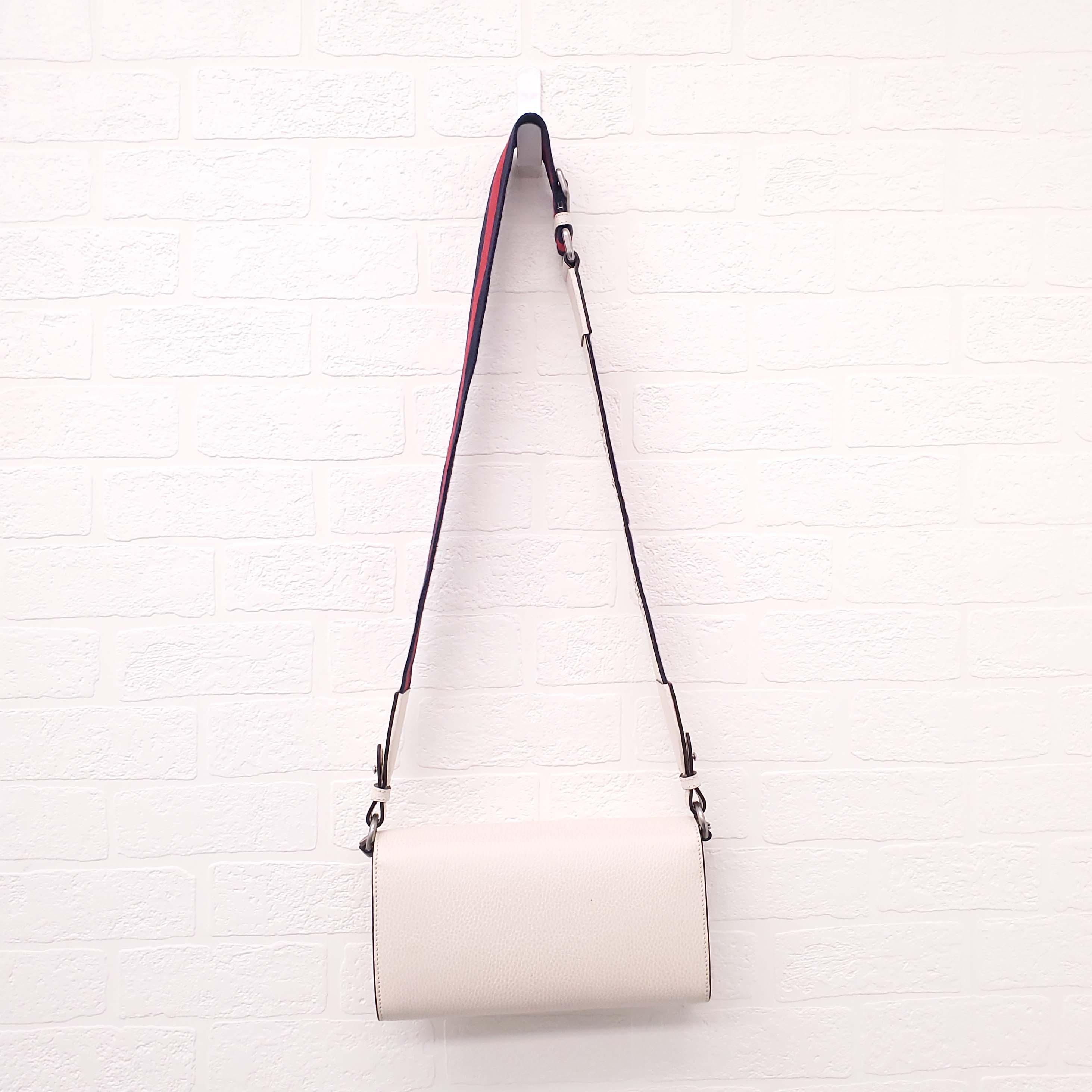 GUCCI WHITE DIONYSUS BAG WITH STUDDED LOGO GUITAR STRAP