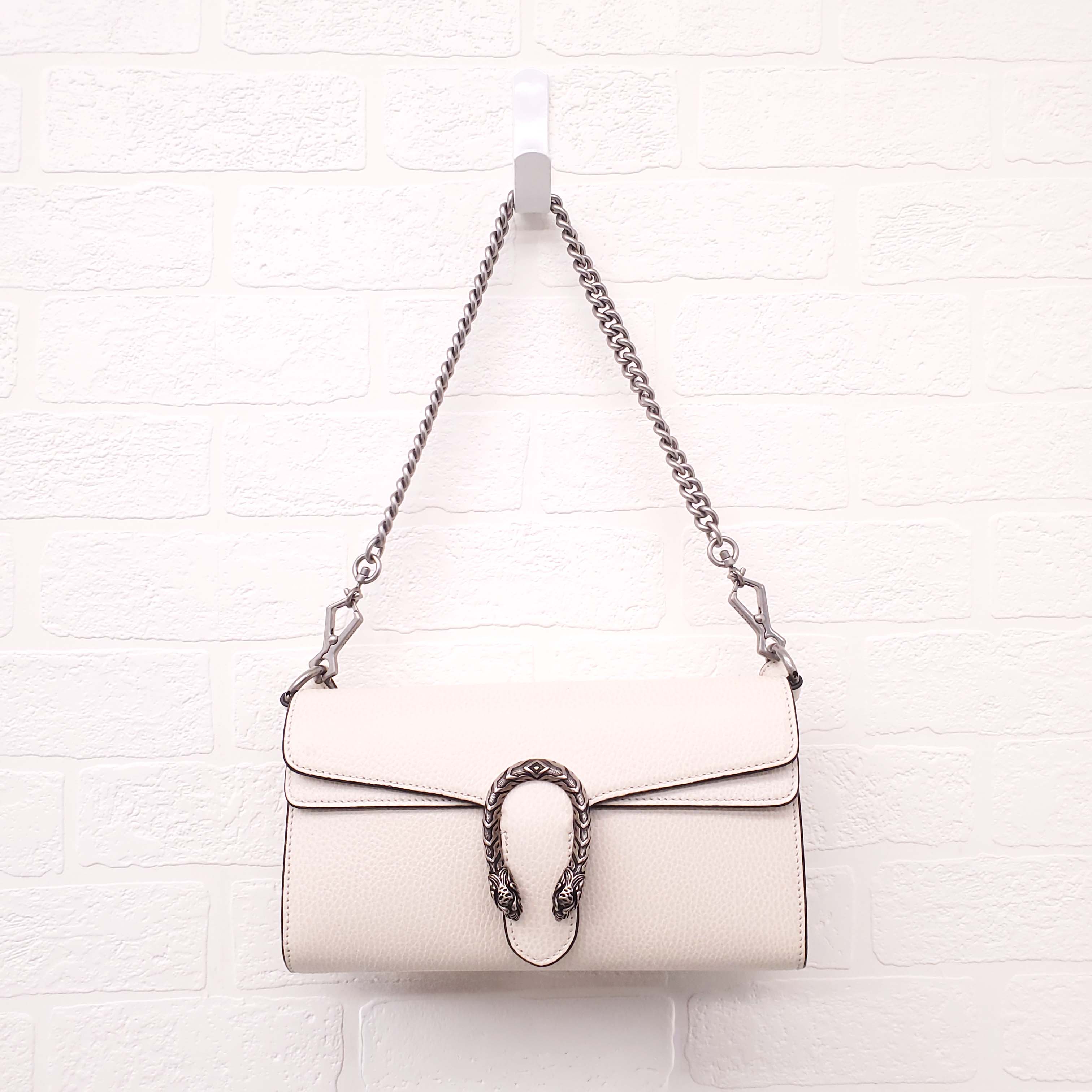 GUCCI WHITE DIONYSUS BAG WITH STUDDED LOGO GUITAR STRAP