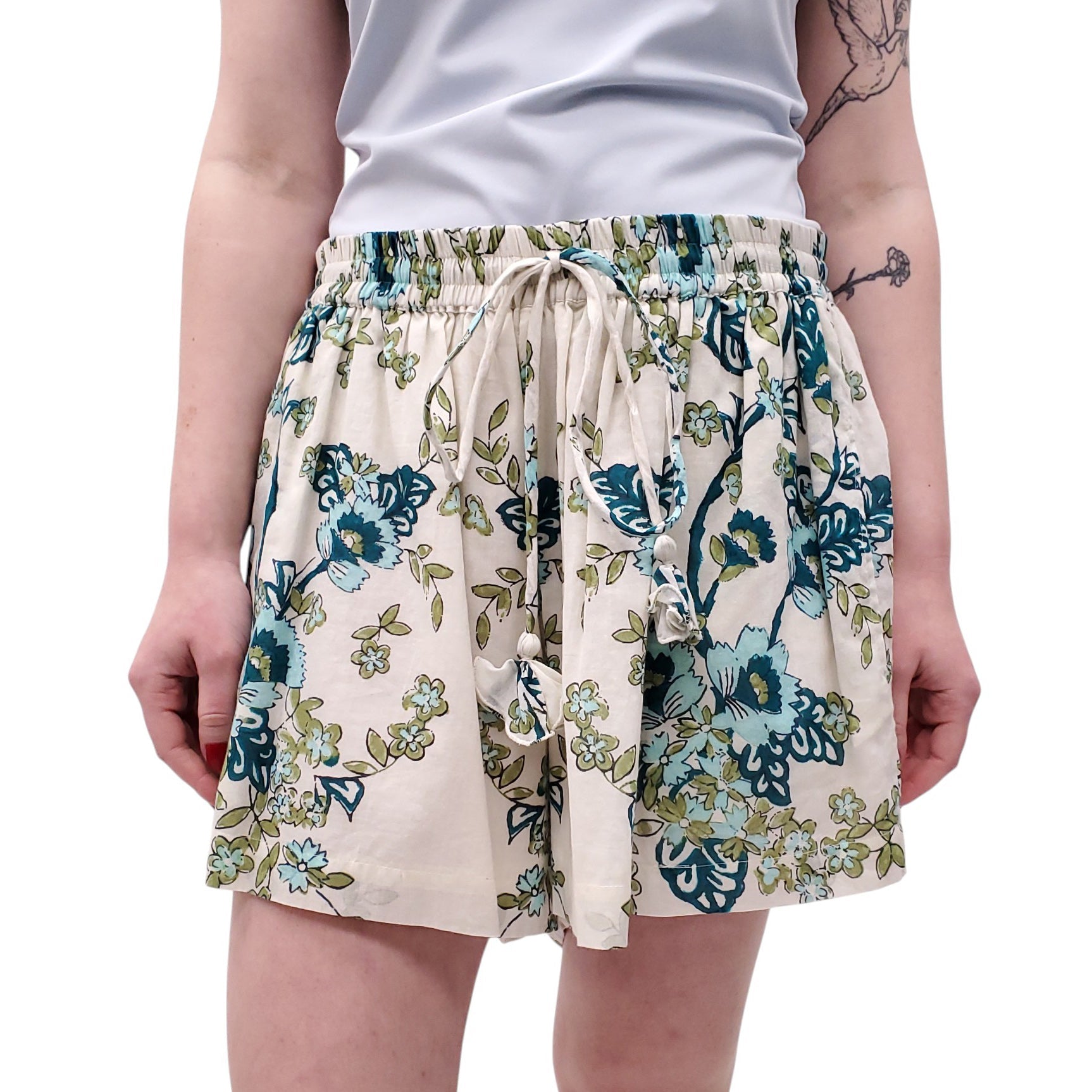 HANNAH ARTWEAR SHORTS - SIZE 3/L