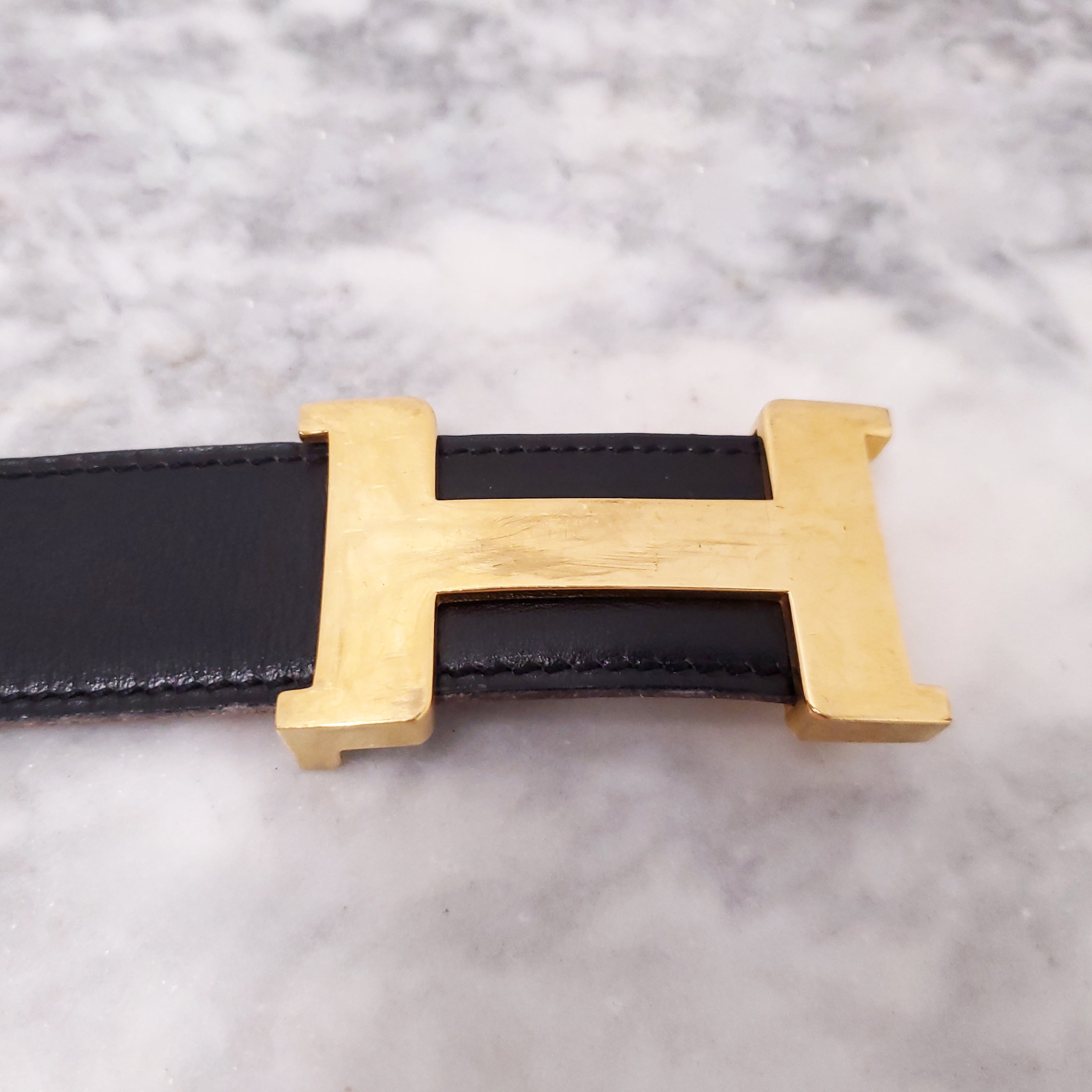 HERMÈS BLACK AND BURGUNDY LEATHER REVERSIBLE H BELT - SIZE 80
