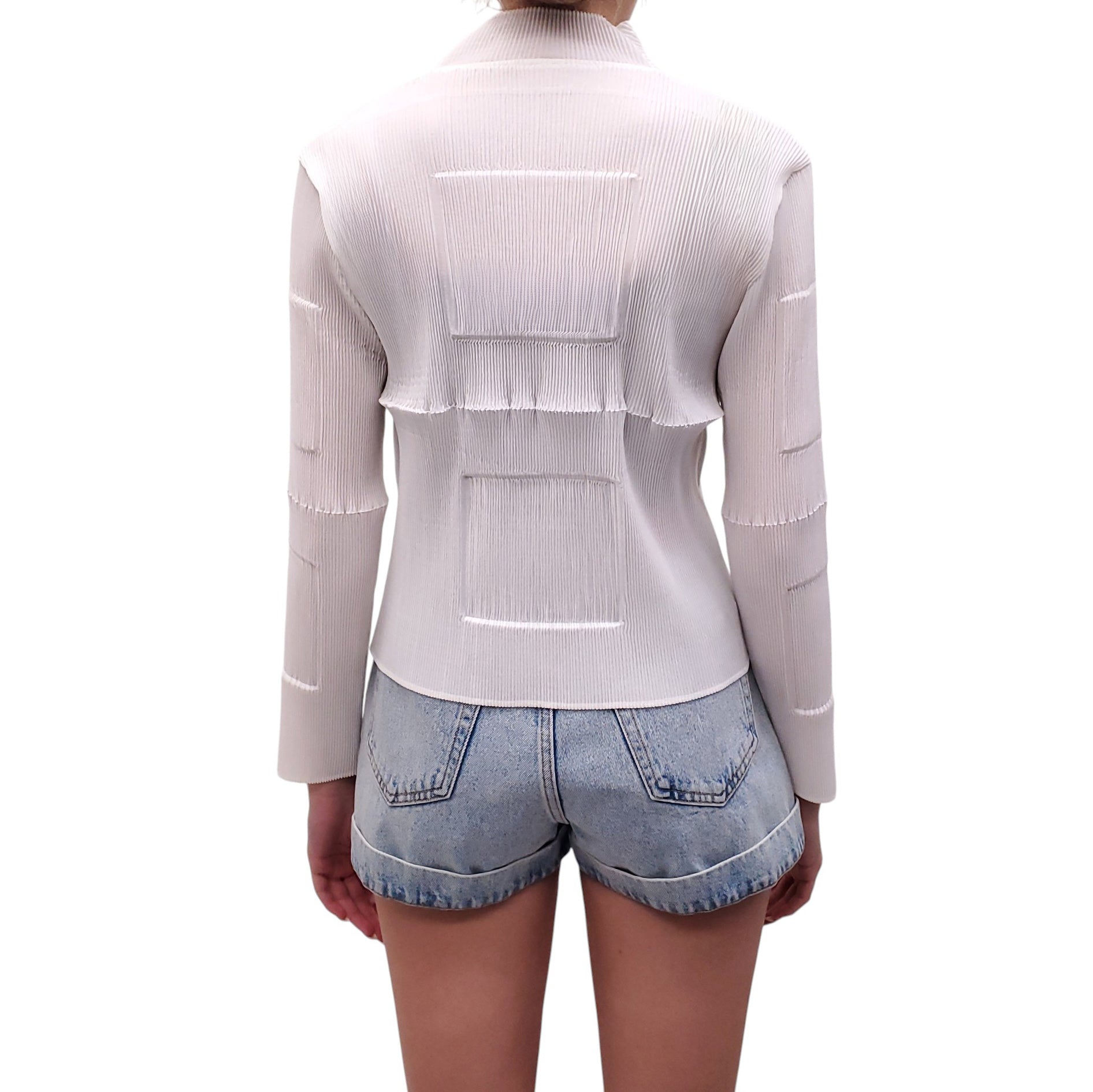 ISSEY MIYAKE WHITE PLEATED TOP WITH EMBOSSED SQUARE DETAIL - SIZE S