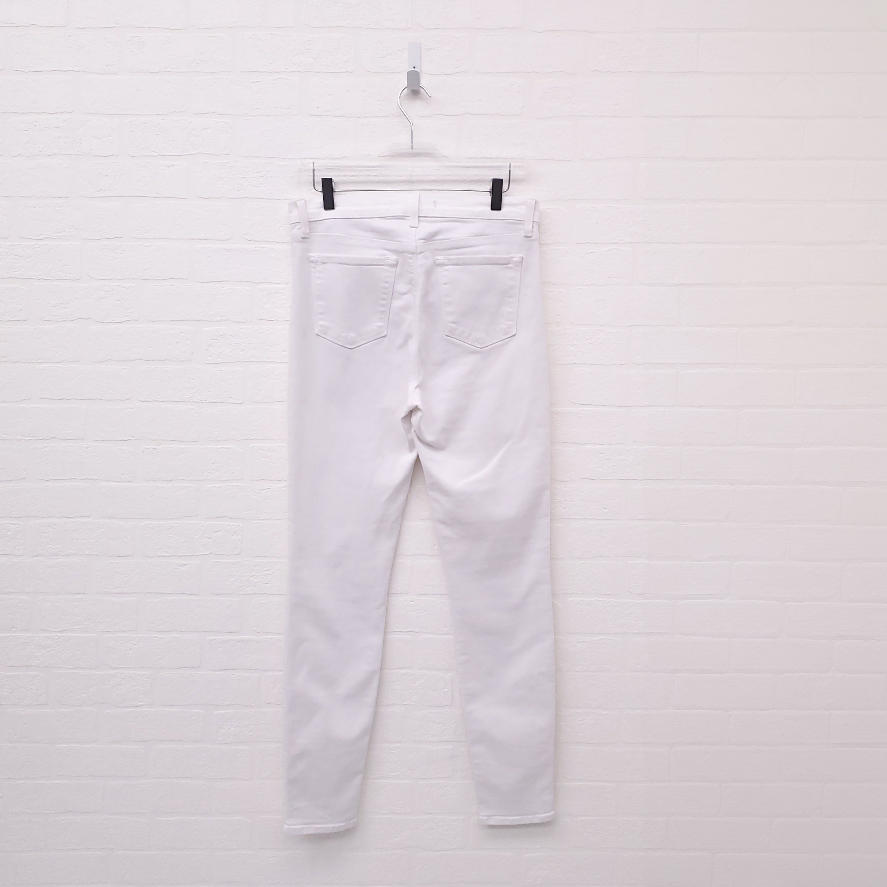 J BRAND WHITE SKINNY JEANS - SIZE 30