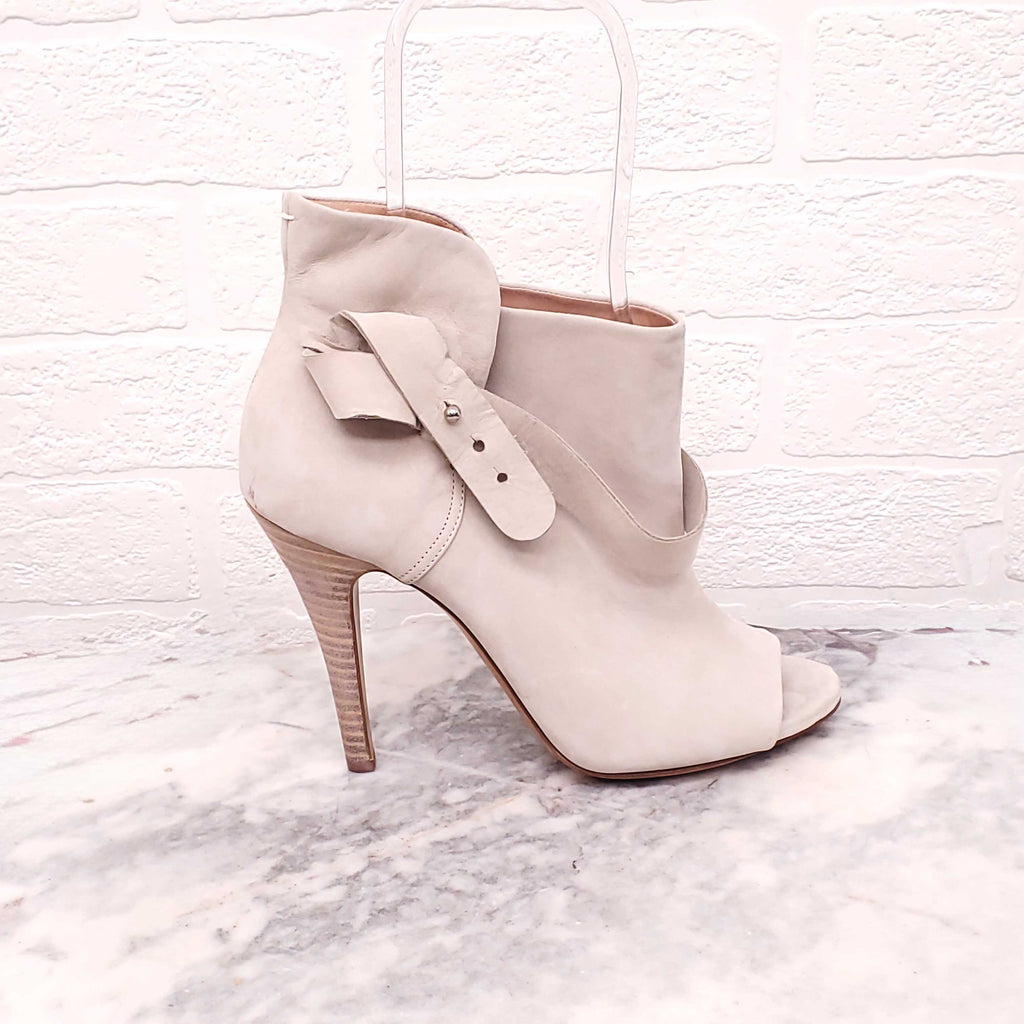 MAISON MARGIELA LIGHT GREY SUEDE BOOTIES WITH BUCKLE DETAIL - SIZE 39.5
