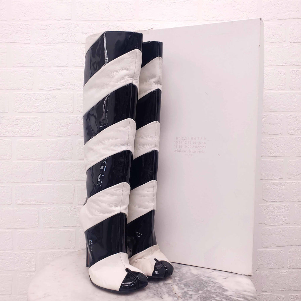 MAISON MARGIELA TABI BOOTS IN BLACK PATENT AND WHITE LEATHER - SIZE 38