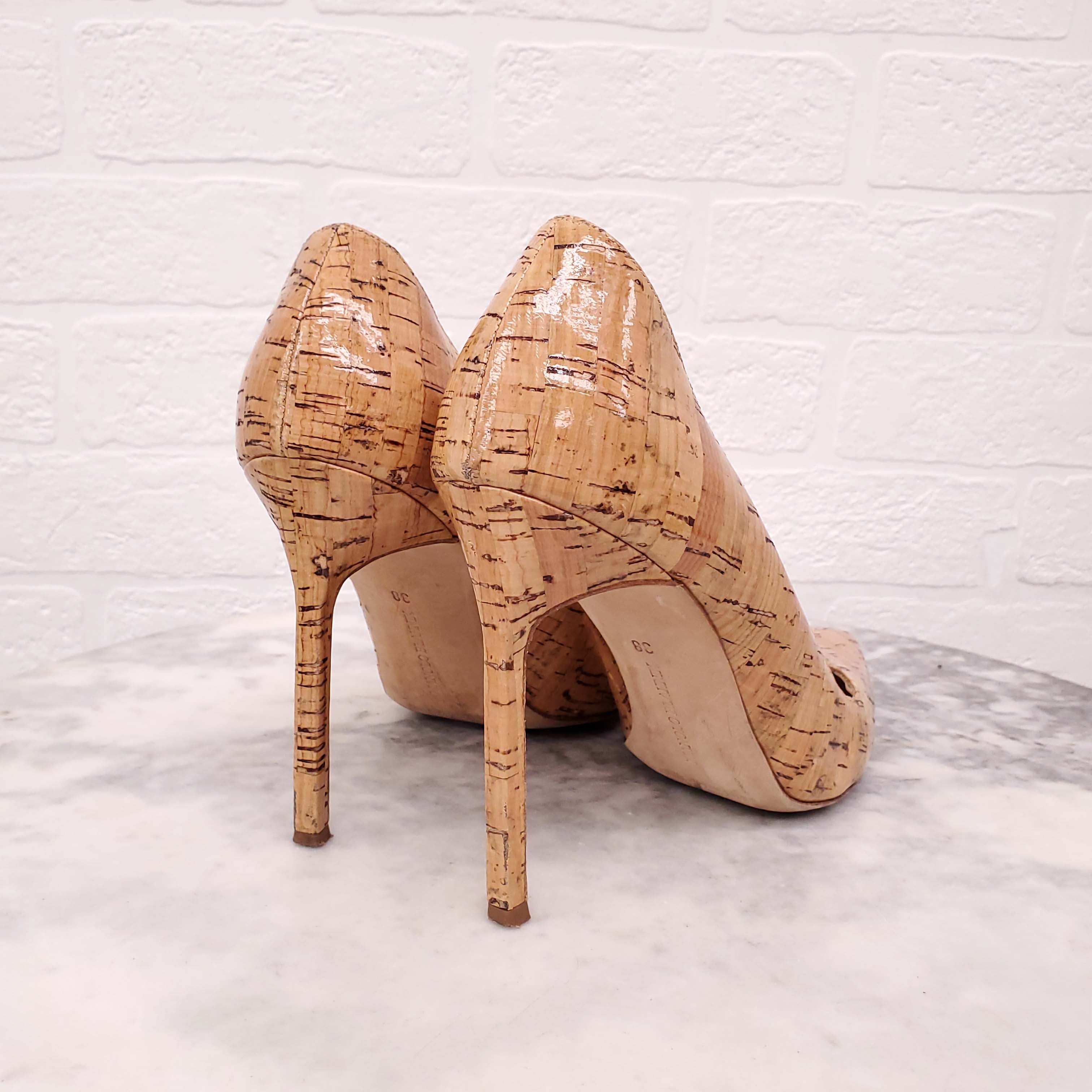 MANOLO BLAHNIK CORK HEELS - SIZE 38.5