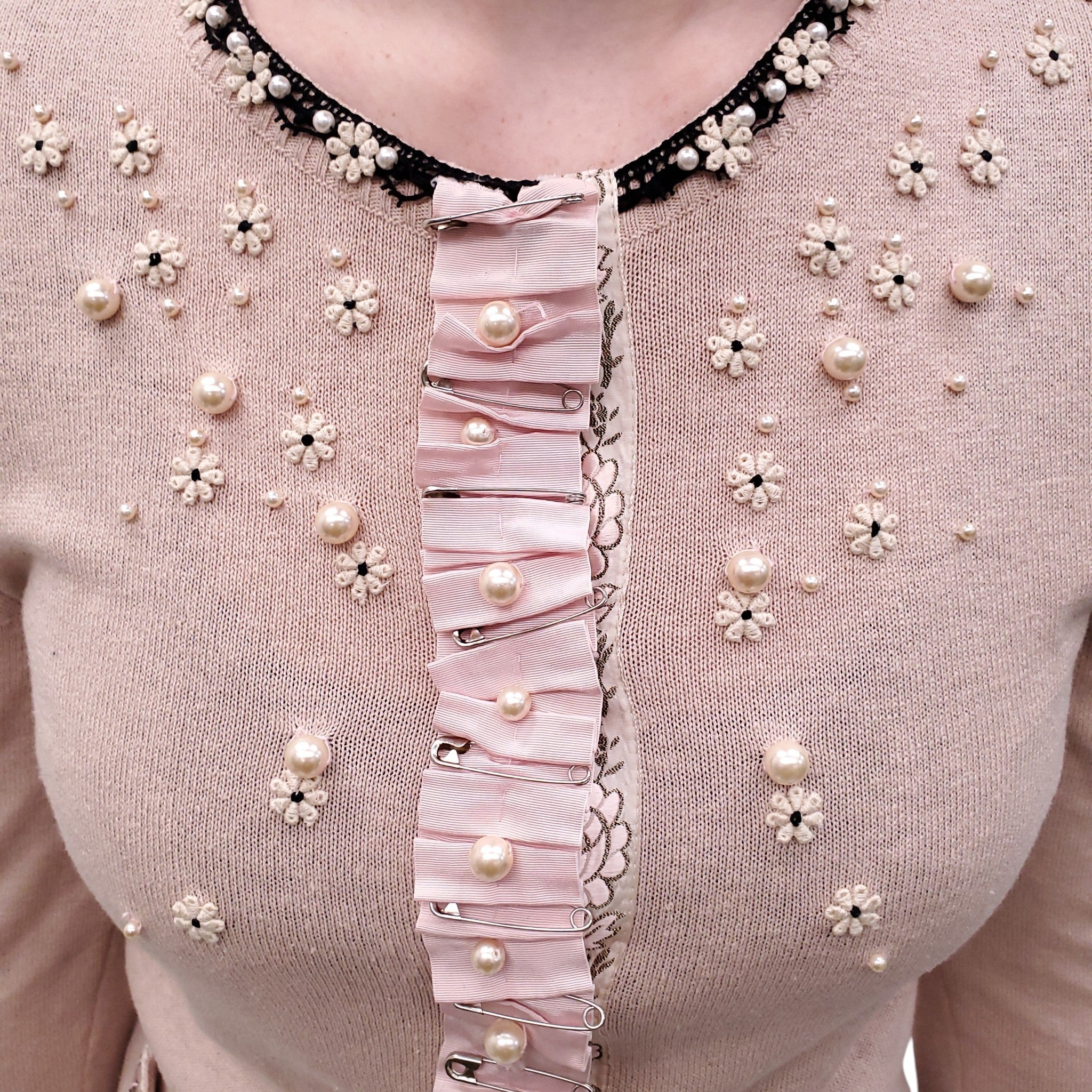 MOSCHINO BLUSH PINK SWEATER WITH FLORAL PEARL DETAILS - SIZE S