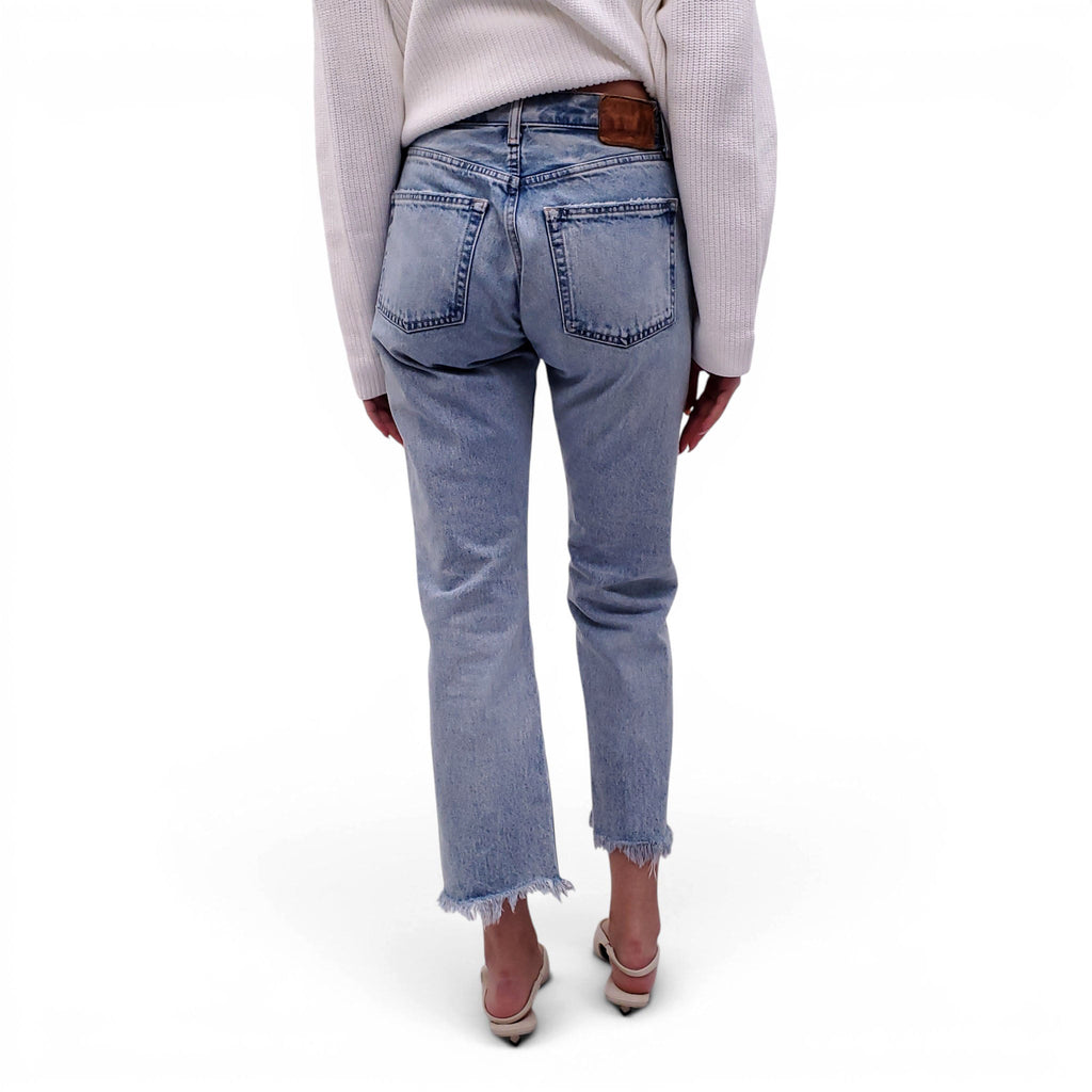 MOUSSY VINTAGE LIGHT WASH JEANS WITH FRAYED HEM - SIZE 28
