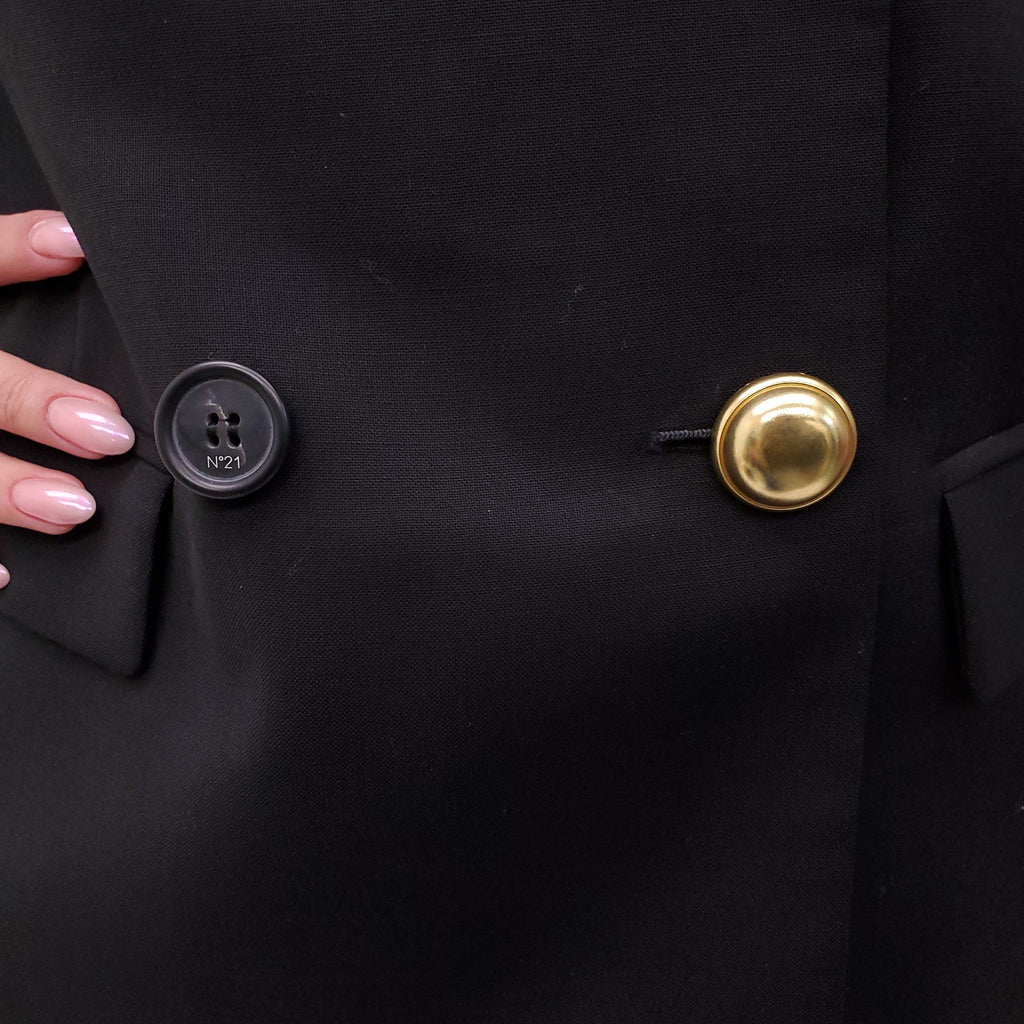 N21 BLACK BLAZER WITH GOLD AND BLACK BUTTONS - SIZE 40