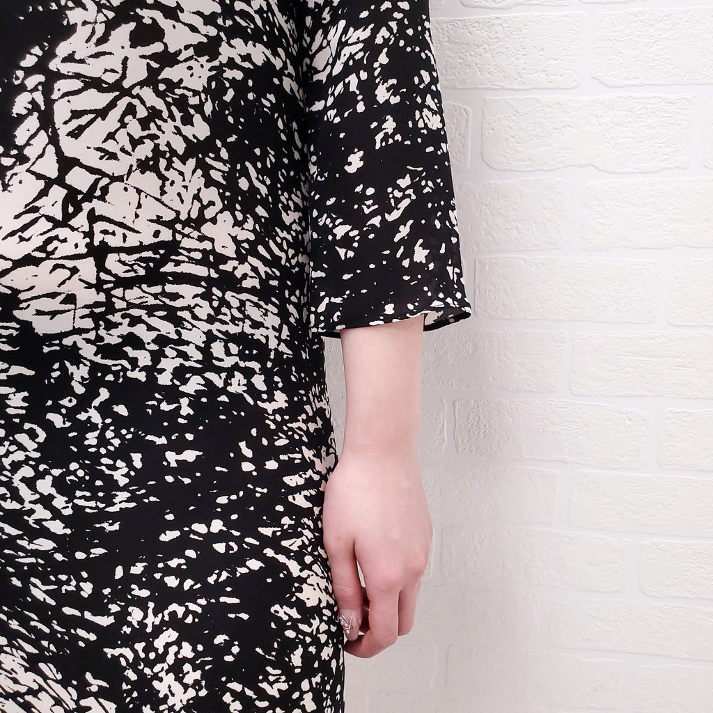 NILI LOTAN BLACK AND WHITE PRINTED LONG SLEEVE DRESS - SIZE XS