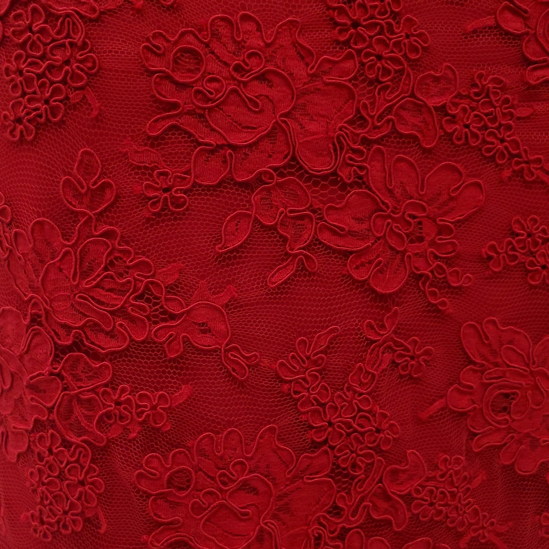 REEM ACRA RED LACE GOWN - SIZE 4