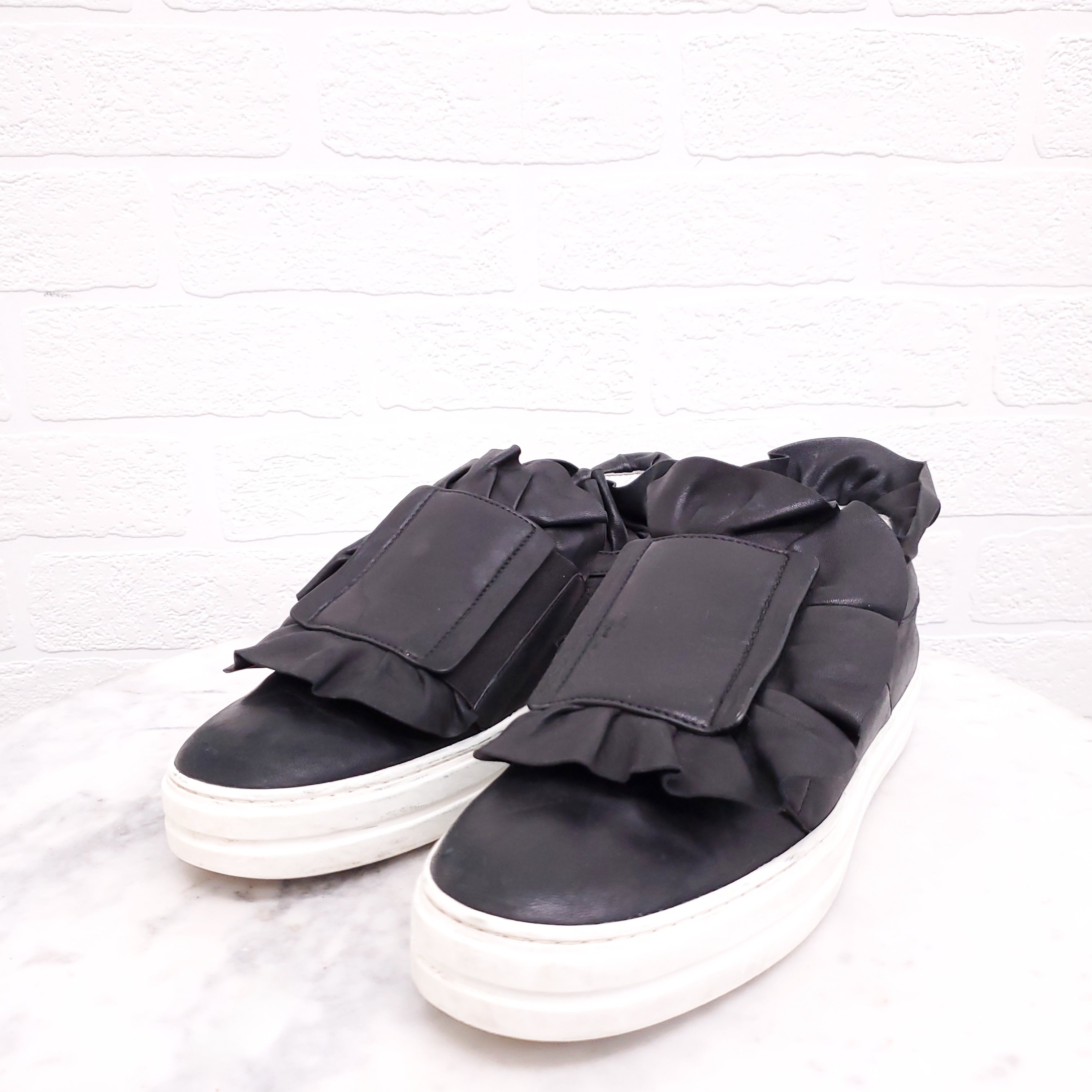 ROGER VIVIER BLACK LEATHER RUFFLE SNEAKERS WITH ZIPPER DETAIL - SIZE 38.5