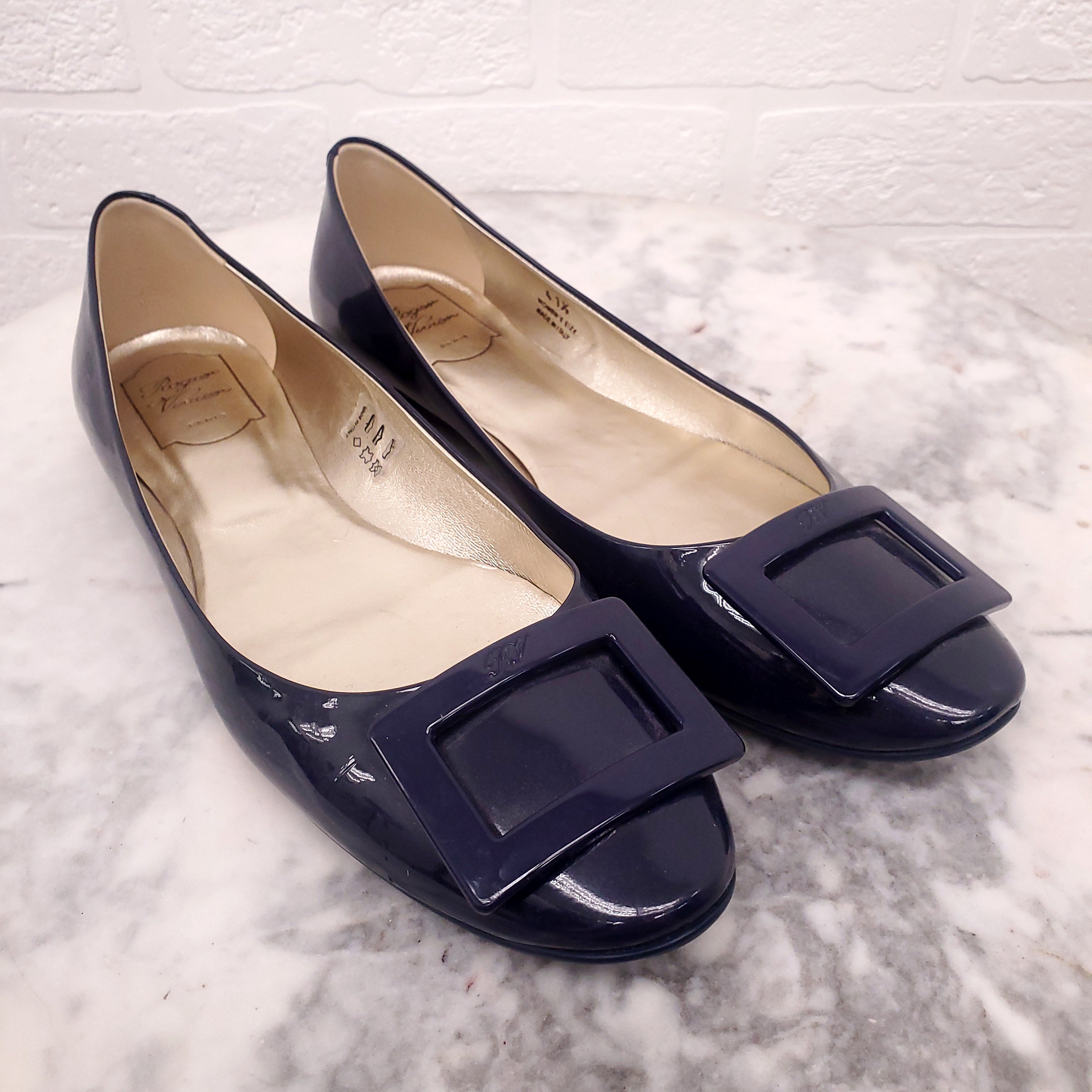 ROGER VIVIER NAVY BLUE PATENT FLATS - SIZE 41.5