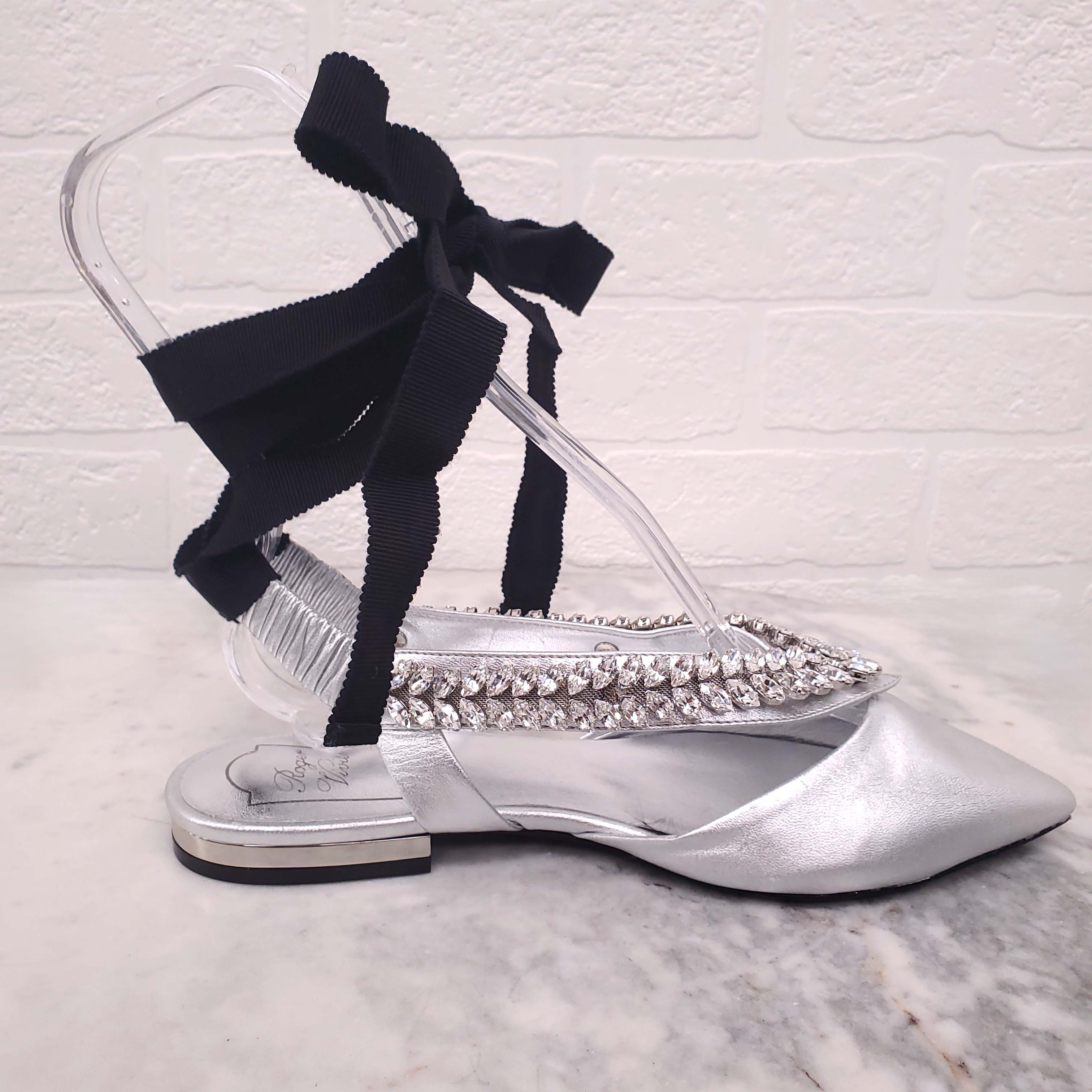 ROGER VIVIER V CRYSTAL-EMBELLISHED METALLIC LEATHER POIN-TOE FLATS - SIZE 36