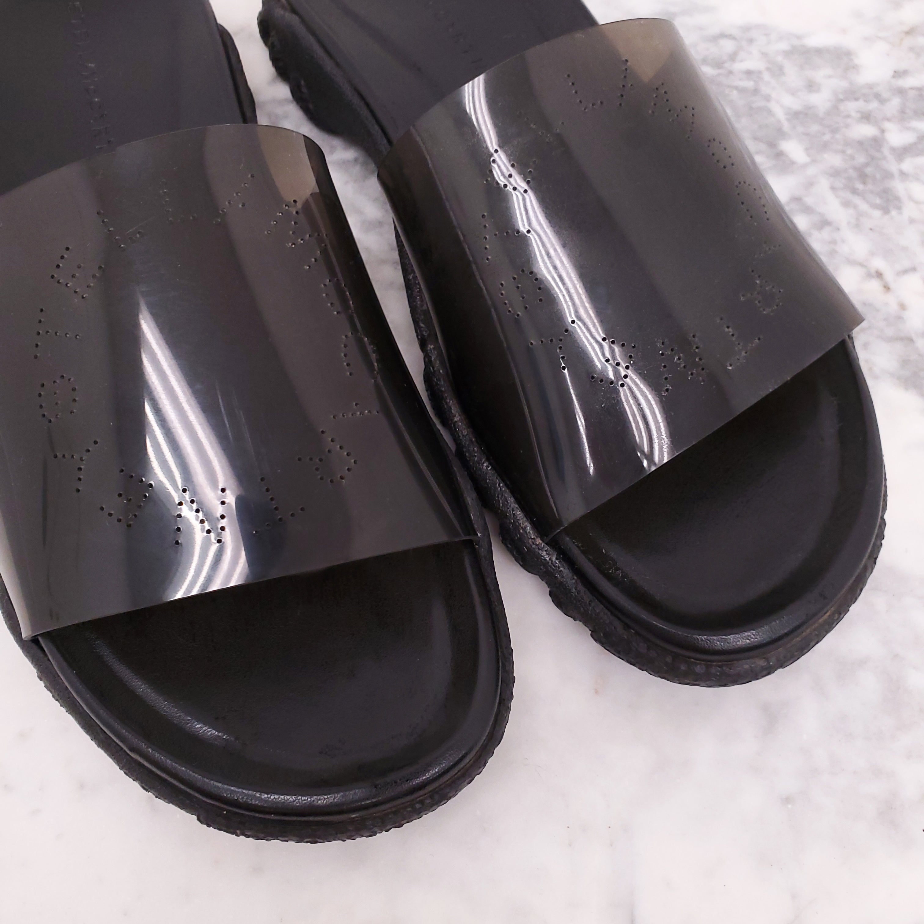 STELLA MCCARTNEY BLACK LOGO POOL SLIDES - SIZE 43
