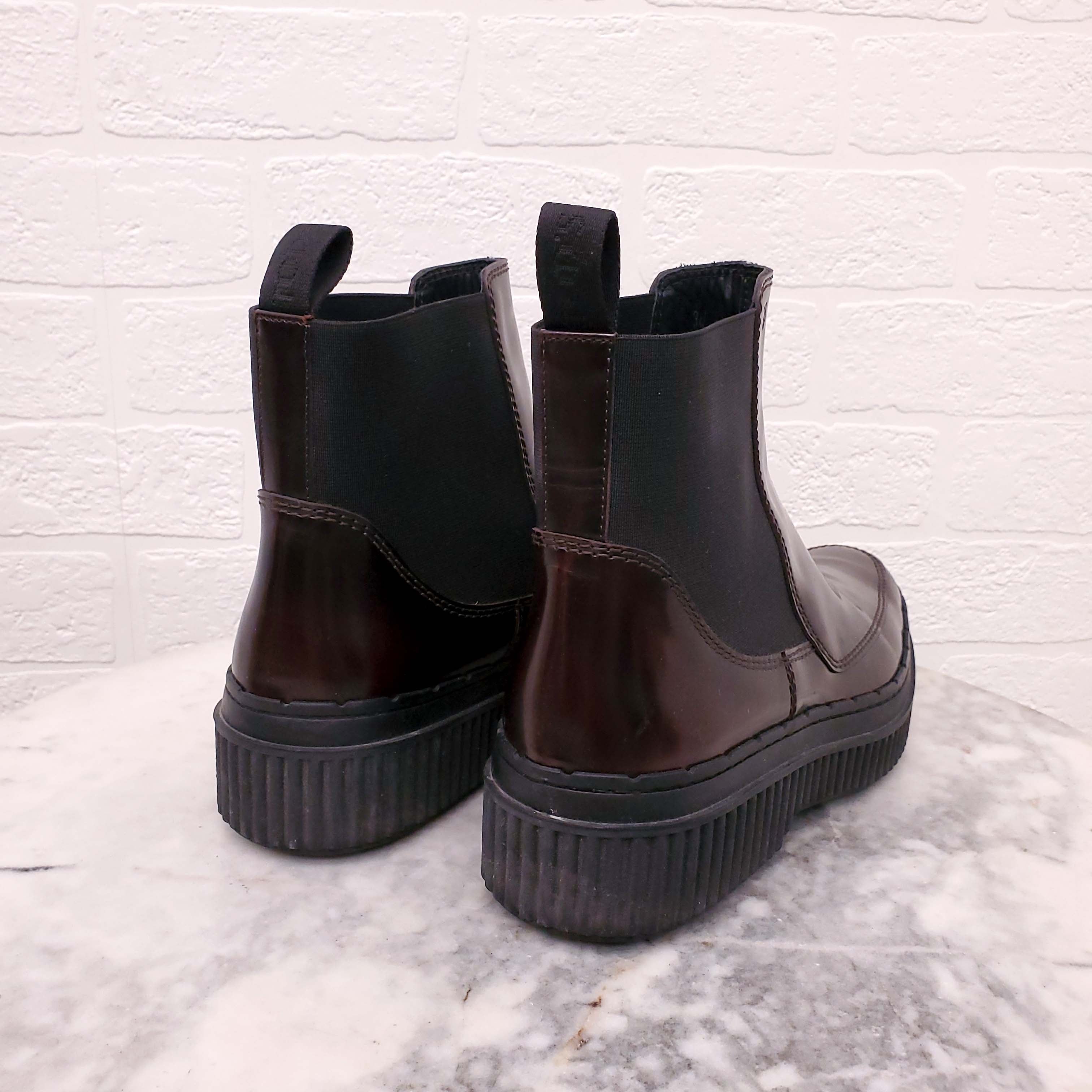 TOD'S BURGUNDY PATENT CHELSEA BOOTS - SIZE 38