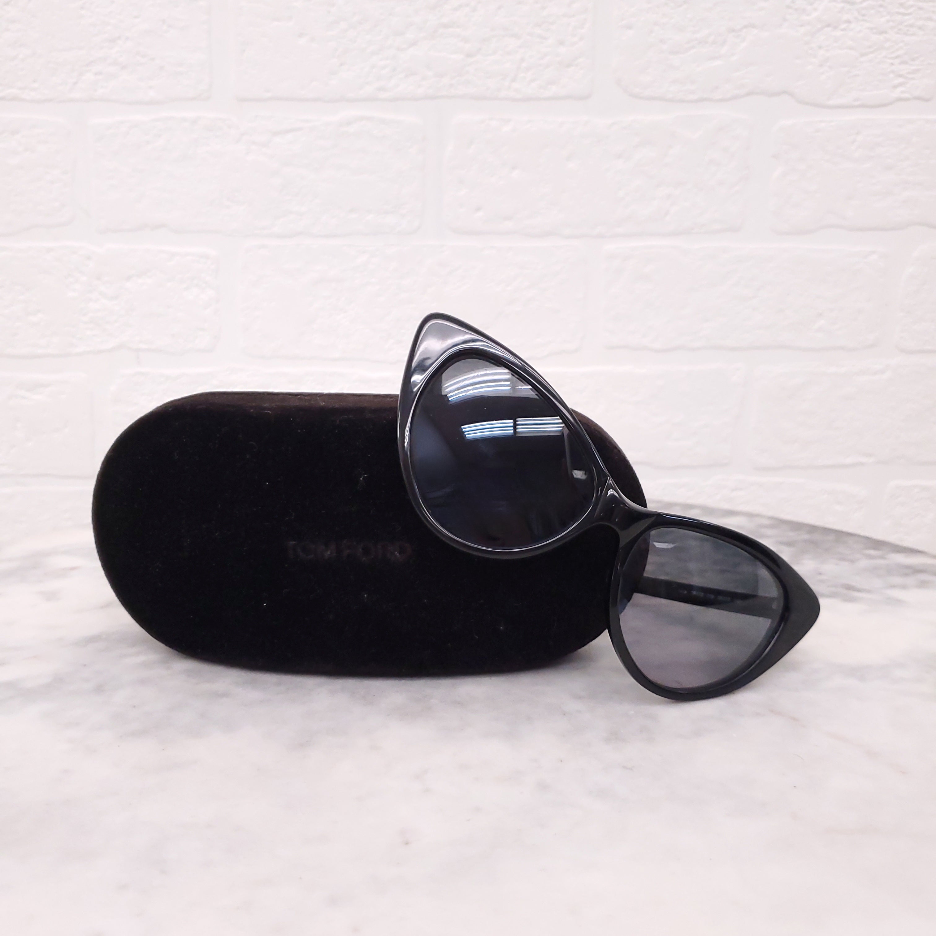 TOM FORD BLACK CAT EYE SUNGLASSES