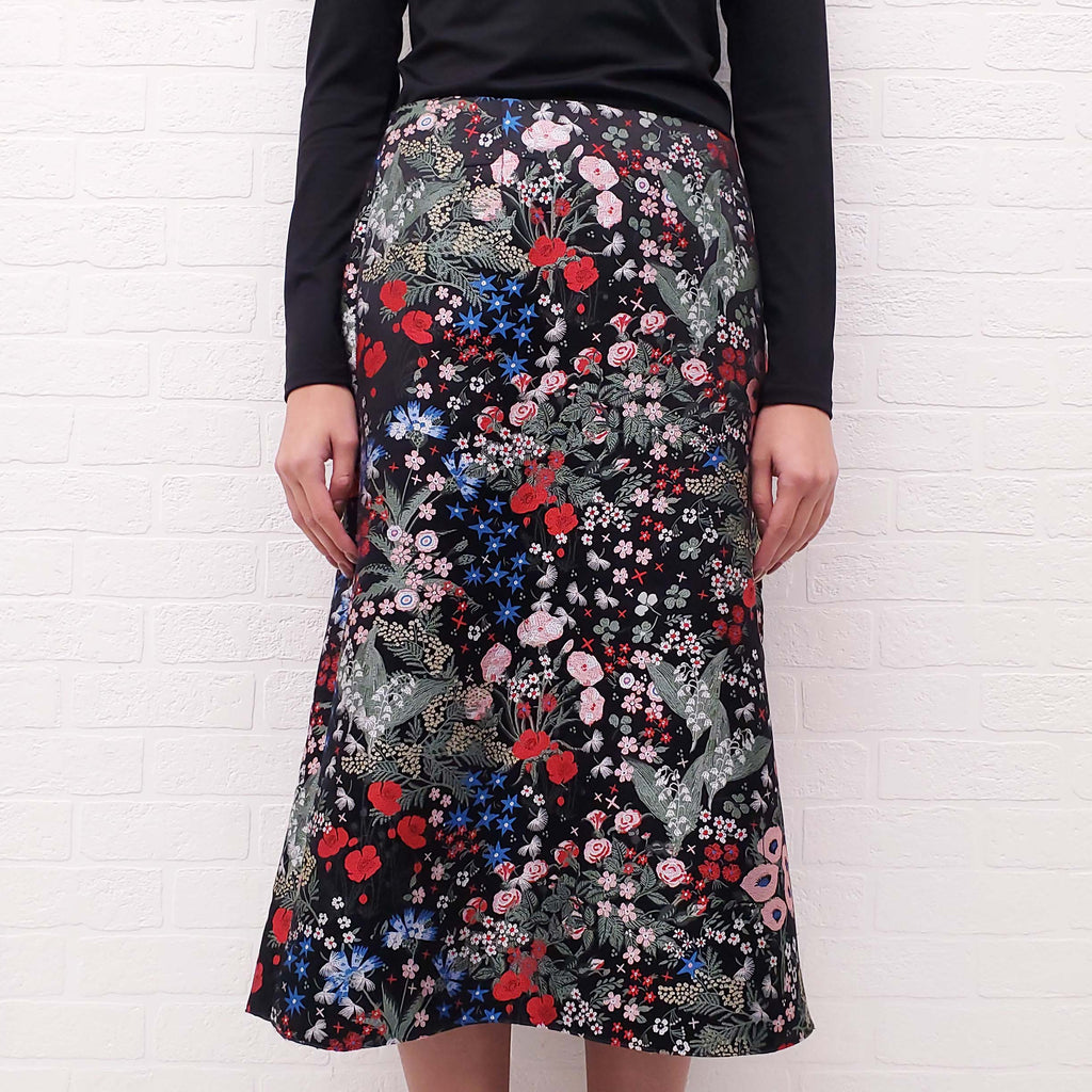 VALENTINO BLACK SILK FLORAL SKIRT - SIZE 6