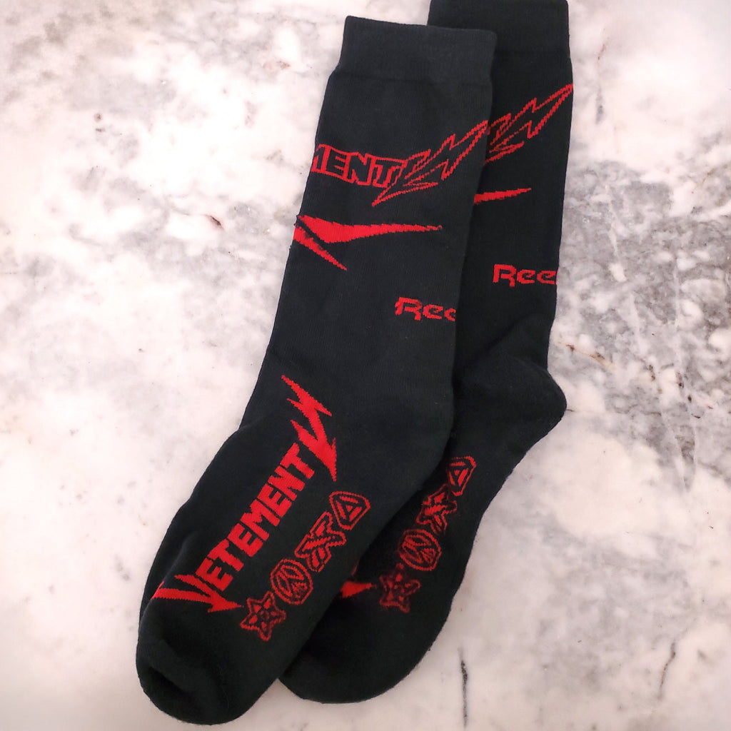 VETEMENTS X REEBOK BLACK SOCKS WITH RED LOGO