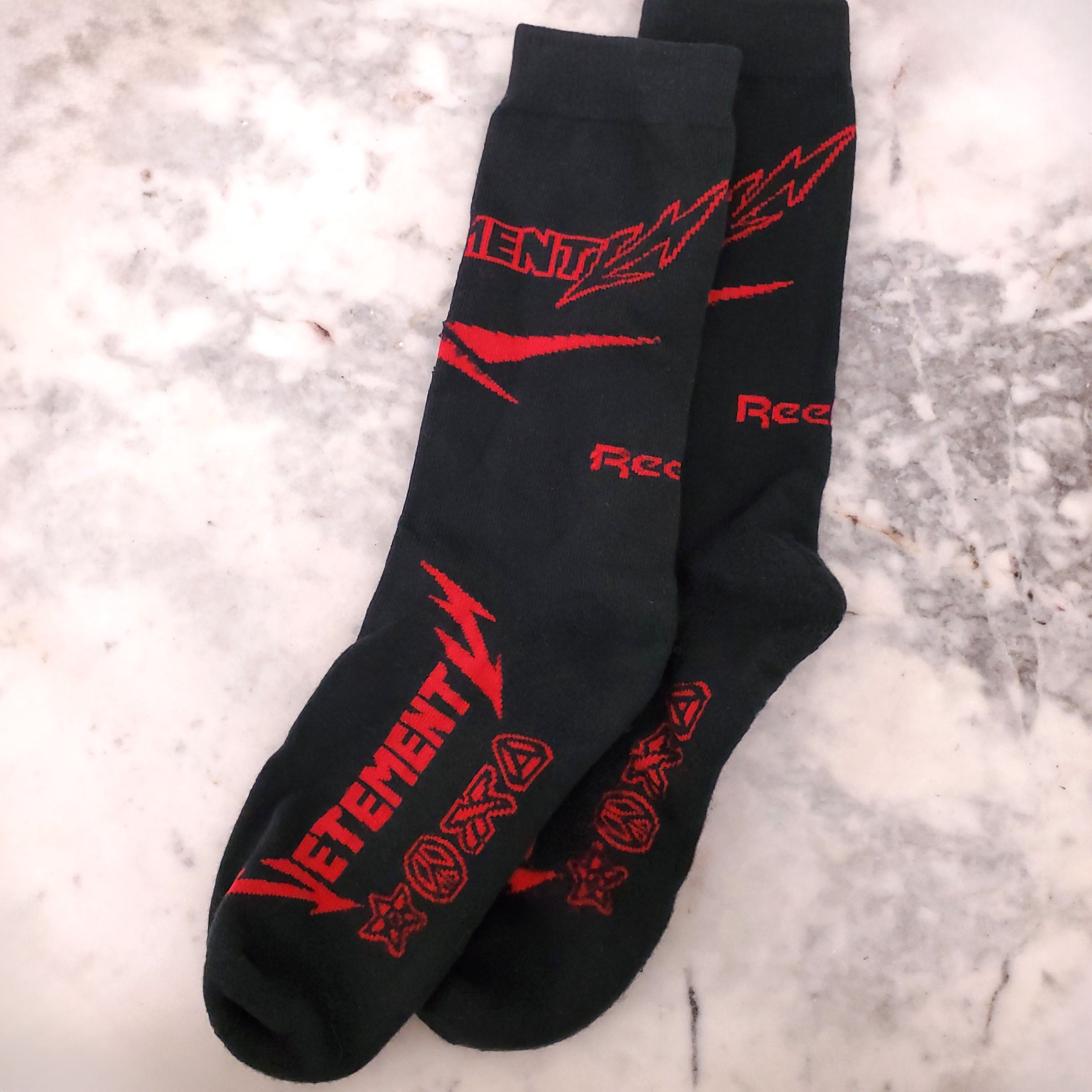 VETEMENTS X REEBOK BLACK SOCKS WITH RED LOGO